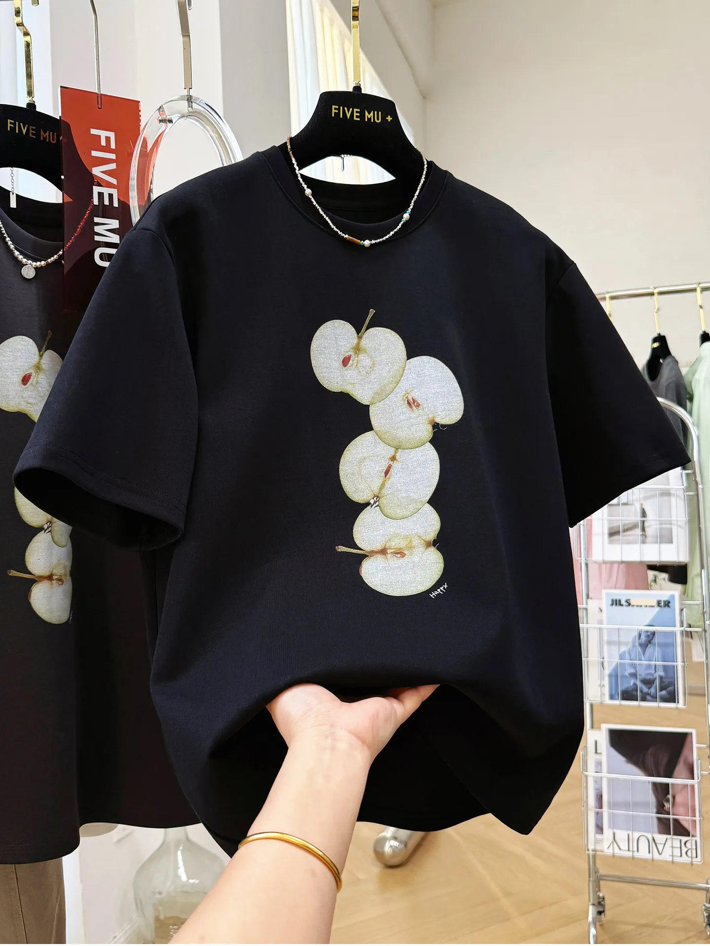 plus Size Women's Short Sleeve T-Shirt Korean Style Loose Fit Warmth Velvet Print Base Layer Shirt for Spring Autumn Winter
plus Size Women's Short Sleeve T-Shirt Korean Style Loose Fit Warmth Velvet Print Base Layer Shirt for Spring Autumn Winter