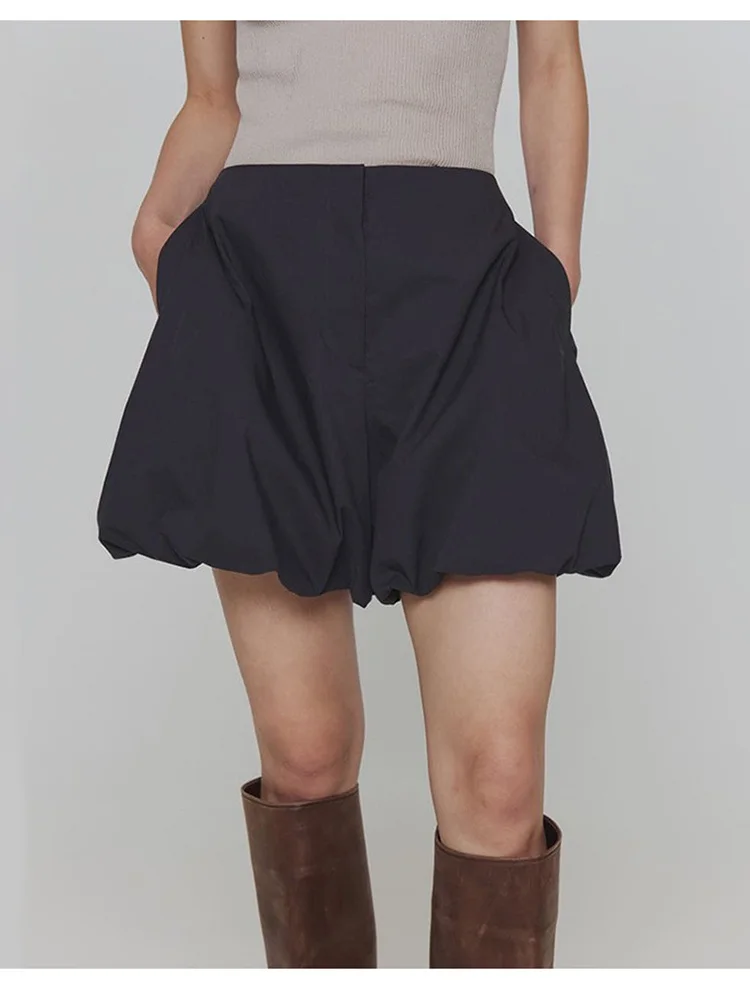 Spring Summer High Waist Versatile Elegant Short Pants Skirt Women's A-Line Fluffy Pants Casual Lantern Pants
Spring Summer High Waist Versatile Elegant Short Pants Skirt Women's A-Line Fluffy Pants Casual Lantern Pants