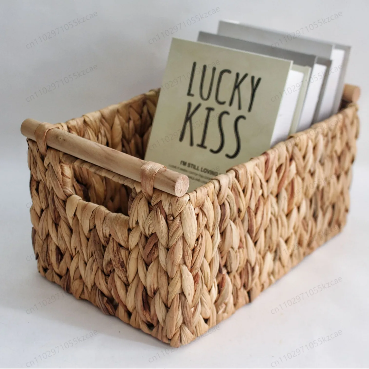 Handwoven Dried Grass Basket: Creative Home Decor for Sundries Storage & Desk Organization
Handwoven Dried Grass Basket: Creative Home Decor for Sundries Storage & Desk Organization