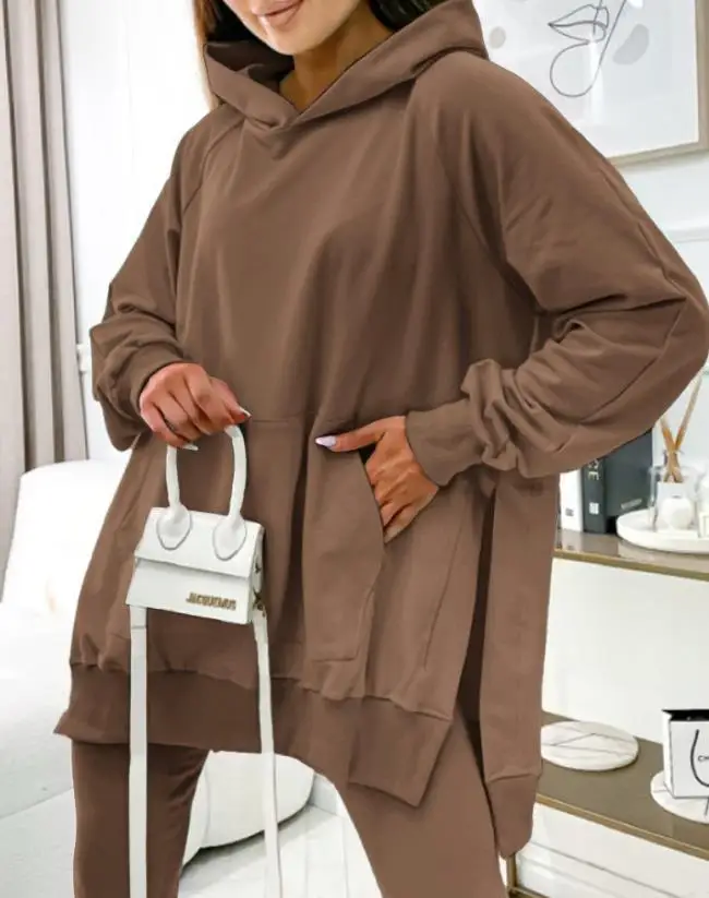 Женский коричневый комплект с капюшоном и леггинсами. Большая толстовка с капюшоном и леггинсы с высокой талией. Стильный повседневный наряд.
Женский коричневый комплект с капюшоном и леггинсами. Большая толстовка с капюшоном и леггинсы с высокой талией. Стильный повседневный наряд.