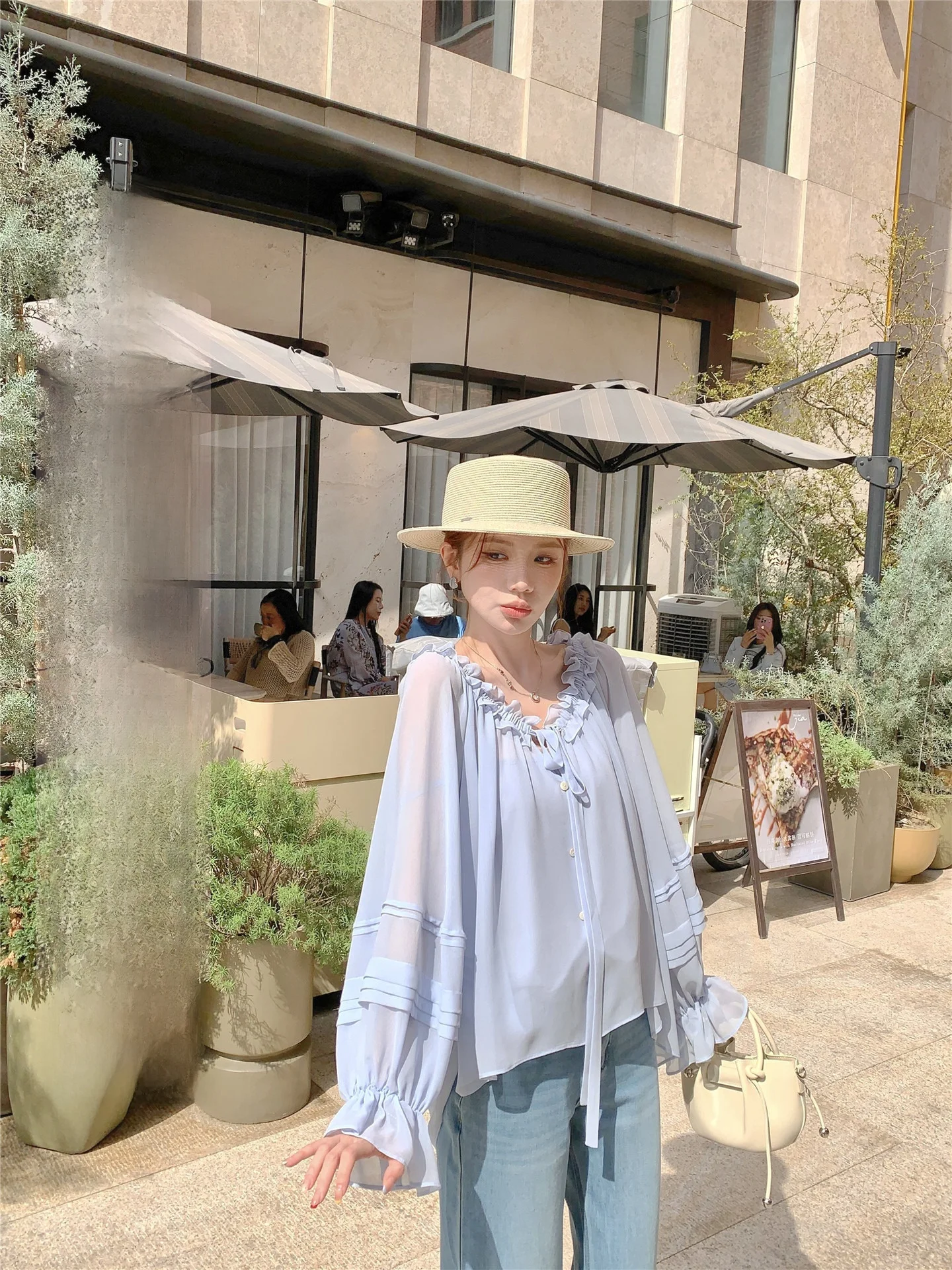 Adjustable Women's Chiffon Top Lace Trim See through Asymmetrical Hemline Korean Style Loose Fit Long Sleeve Daily Wear
Adjustable Women's Chiffon Top Lace Trim See through Asymmetrical Hemline Korean Style Loose Fit Long Sleeve Daily Wear