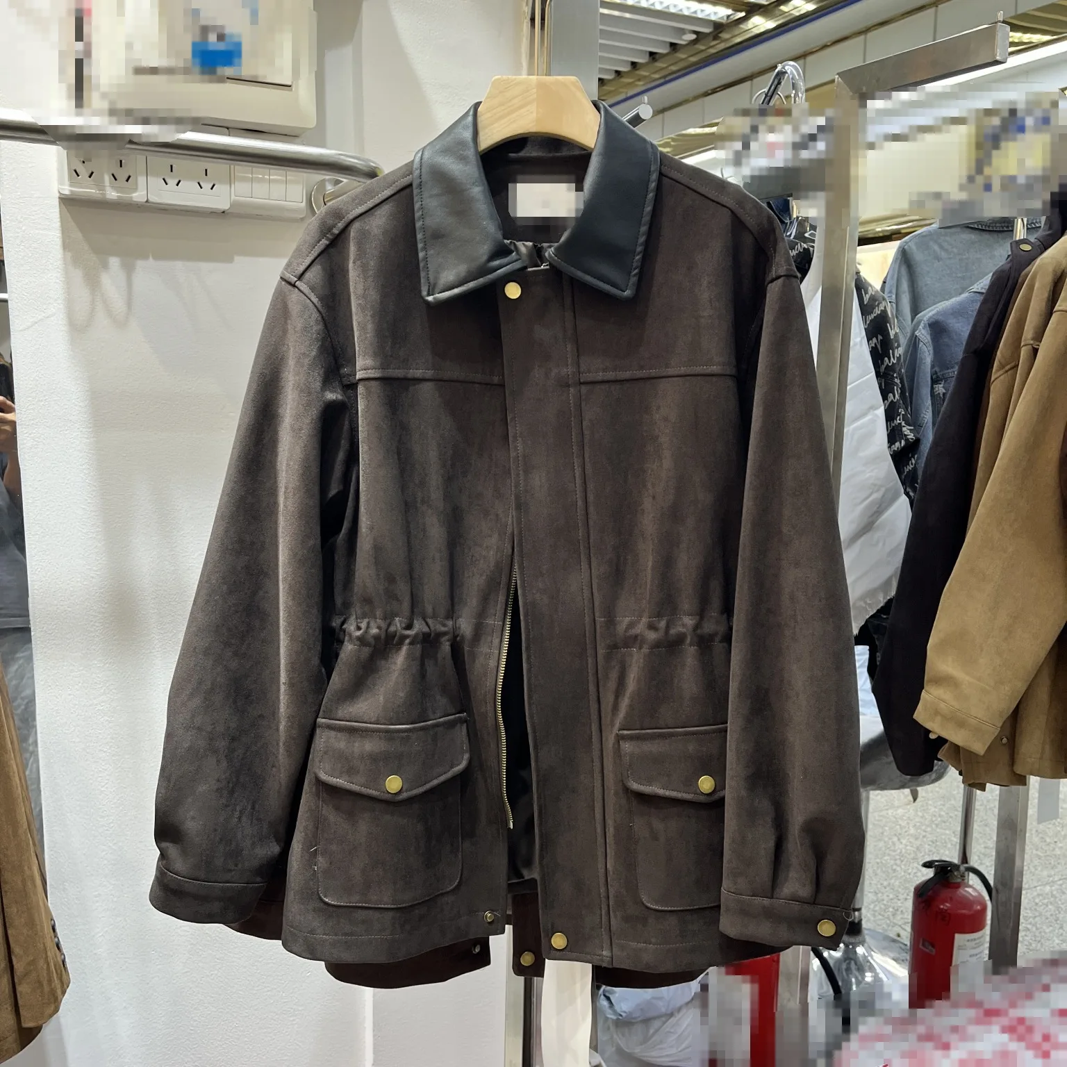SuperAen 2025 Spring and Autumn New Vintage Loose Casual Long-sleeved Contrast Color Turn-down Collar Coat Single Breasted Coats
SuperAen 2025 Spring and Autumn New Vintage Loose Casual Long-sleeved Contrast Color Turn-down Collar Coat Single Breasted Coats
