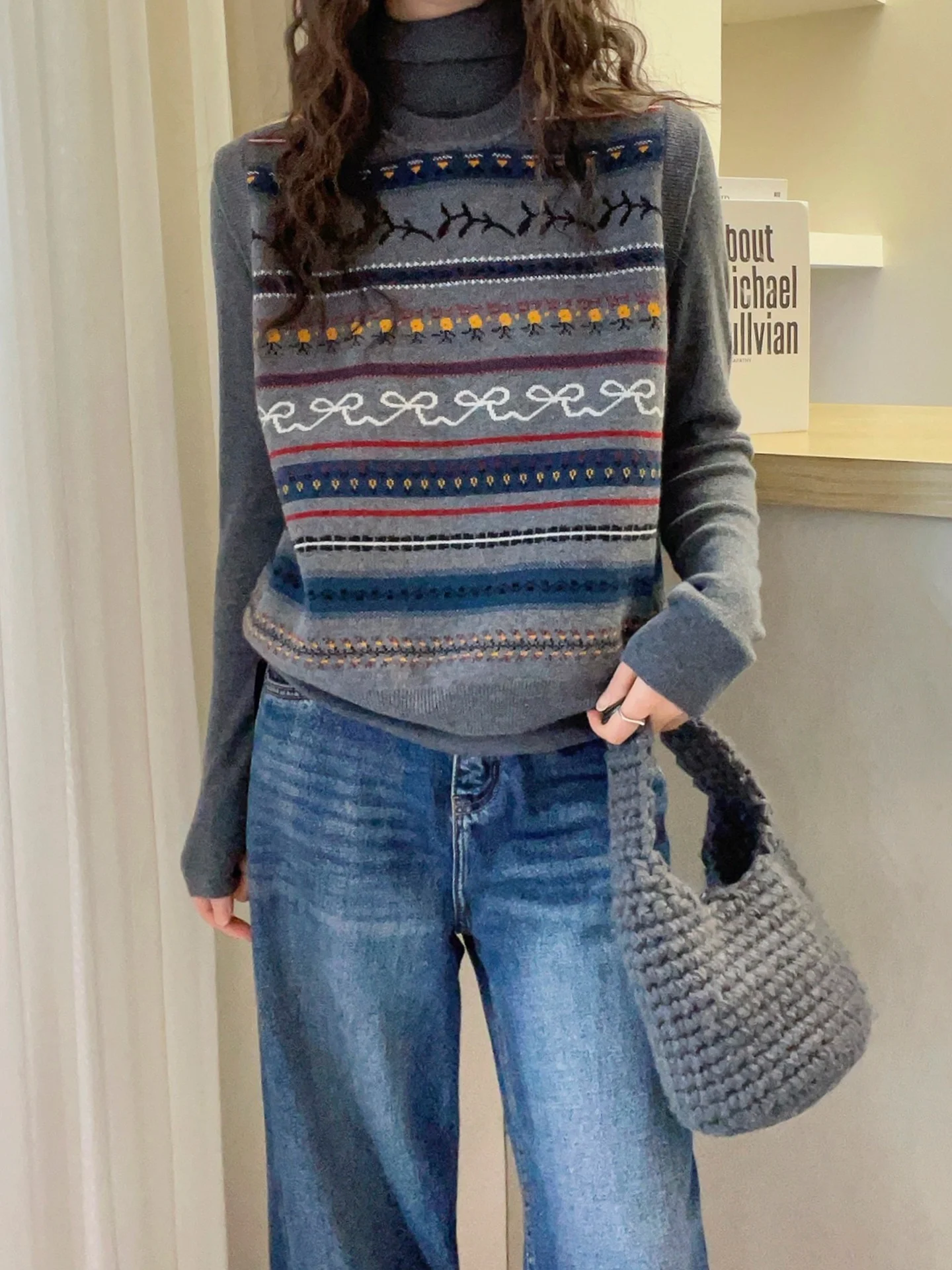 Вязаный бархатный жилет в стиле ретро, модная верхняя одежда, зимний дизайн, трикотаж, женский жилет прямого кроя обычной длины
Вязаный бархатный жилет в стиле ретро, модная верхняя одежда, зимний дизайн, трикотаж, женский жилет прямого кроя обычной длины