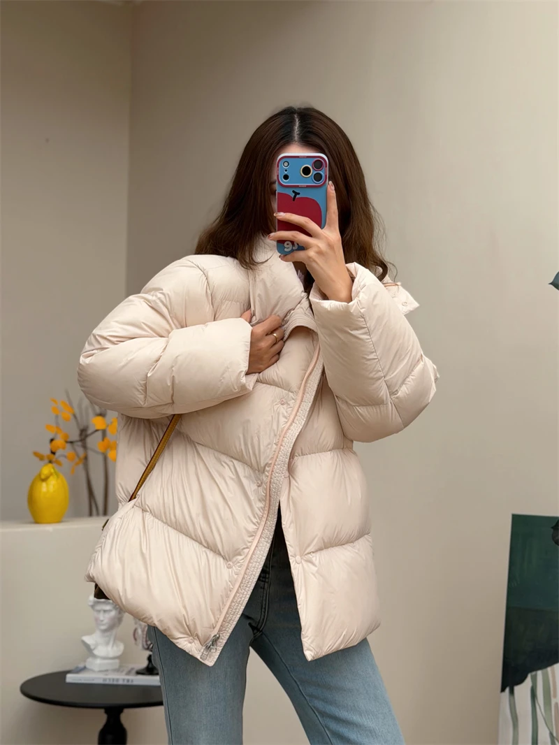 Зимняя утепленная куртка-пуховик женская с капюшоном и воротником-стойкой, средней длины, для повседневной носки, с длинными рукавами, хлопковая верхняя одежда
Зимняя утепленная куртка-пуховик женская с капюшоном и воротником-стойкой, средней длины, для повседневной носки, с длинными рукавами, хлопковая верхняя одежда