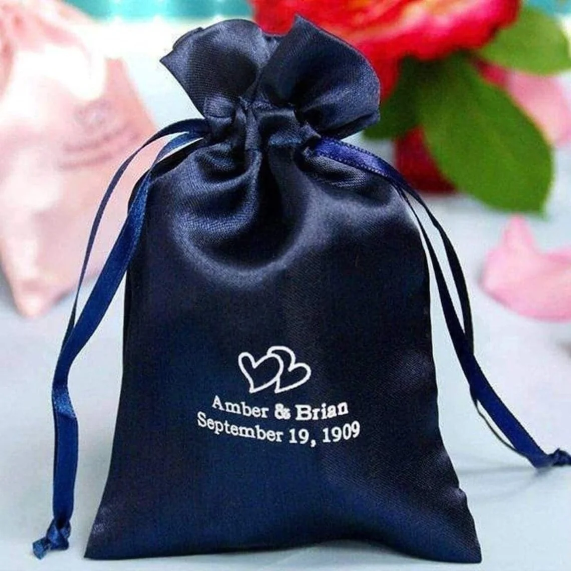 Custom Logo Silk Satin Gift Bags Jewelry Pouche for Necklace Bracelet Earrings Christmas Wedding Gift Package
Custom Logo Silk Satin Gift Bags Jewelry Pouche for Necklace Bracelet Earrings Christmas Wedding Gift Package