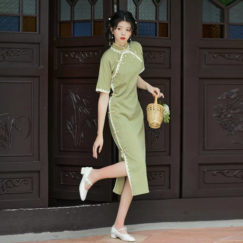 Retro Chinese Cheongsam Spring Summer Girl's Daily Qipao Vintage Chinese Commuting Old Shanghai Young Style Elegant Dress
Retro Chinese Cheongsam Spring Summer Girl's Daily Qipao Vintage Chinese Commuting Old Shanghai Young Style Elegant Dress