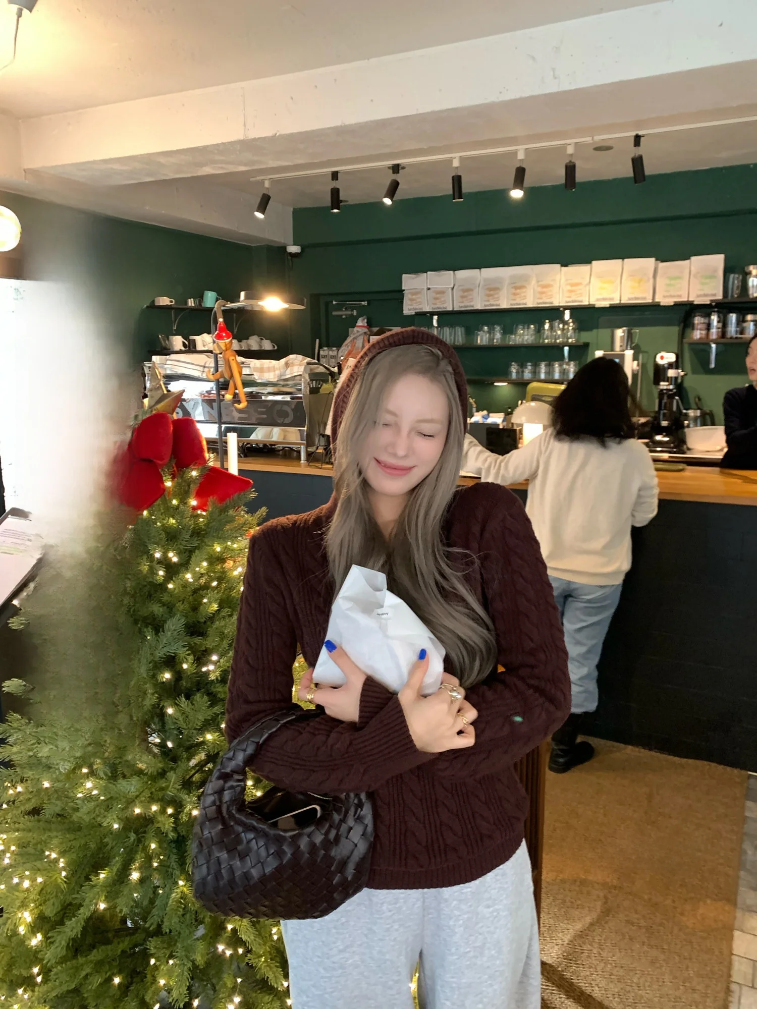 Женский вязаный свитер Slim Fit с длинным рукавом и V-образным вырезом, удобный, из мягкого волокна, для зимы, модный, для повседневной носки, в стиле кэжуал
Женский вязаный свитер Slim Fit с длинным рукавом и V-образным вырезом, удобный, из мягкого волокна, для зимы, модный, для повседневной носки, в стиле кэжуал