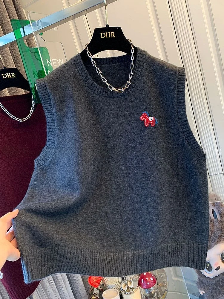 plus Size Knitted Vest Women's Loose Layering Top Unique Early Spring Faion Design Comfortable plus Size Clothing
plus Size Knitted Vest Women's Loose Layering Top Unique Early Spring Faion Design Comfortable plus Size Clothing