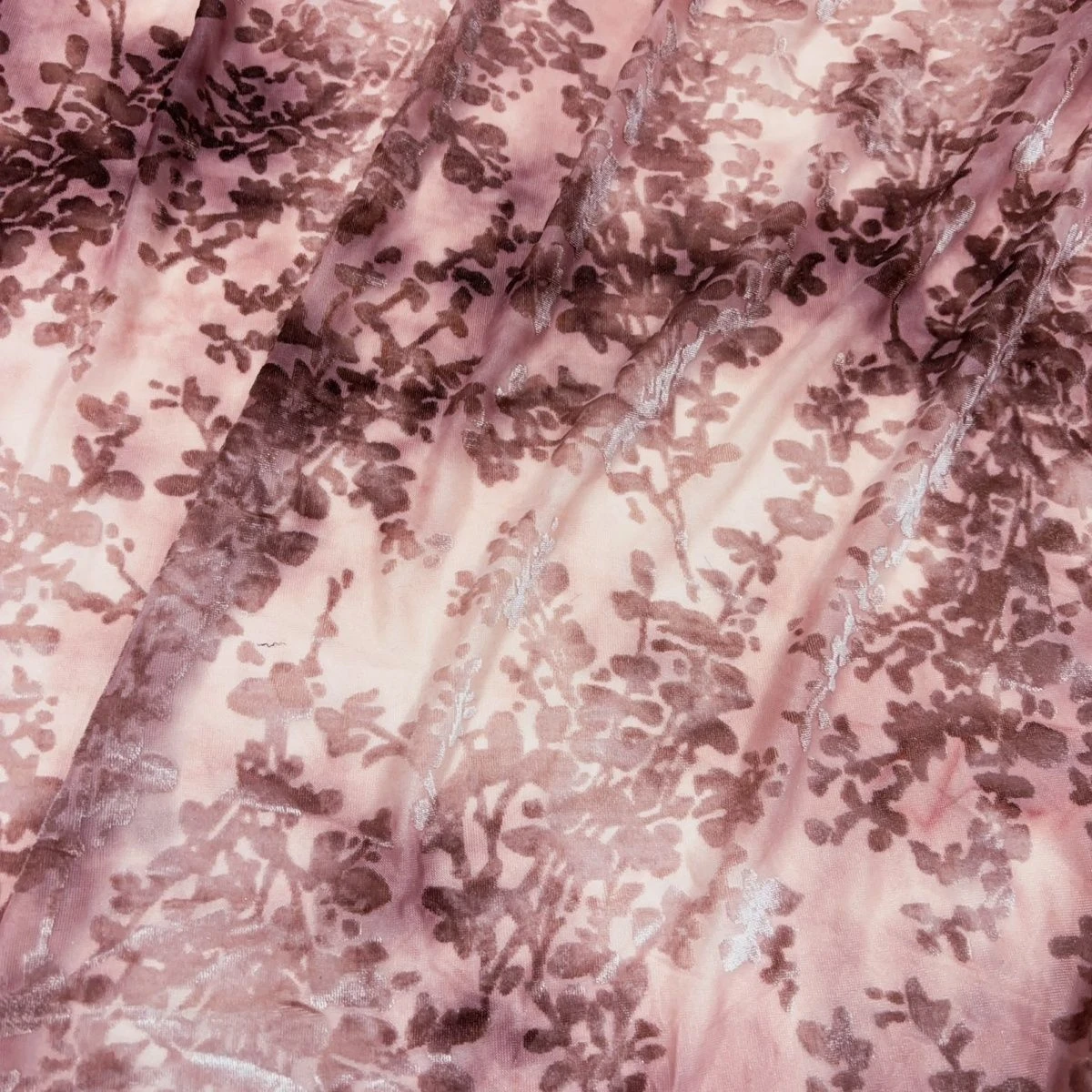 Вязаная бархатная ткань с градиентом розового и фиолетового цвета и эластичной тканью с четырьмя способами для модных платьев и домашнего текстиля
Вязаная бархатная ткань с градиентом розового и фиолетового цвета и эластичной тканью с четырьмя способами для модных платьев и домашнего текстиля