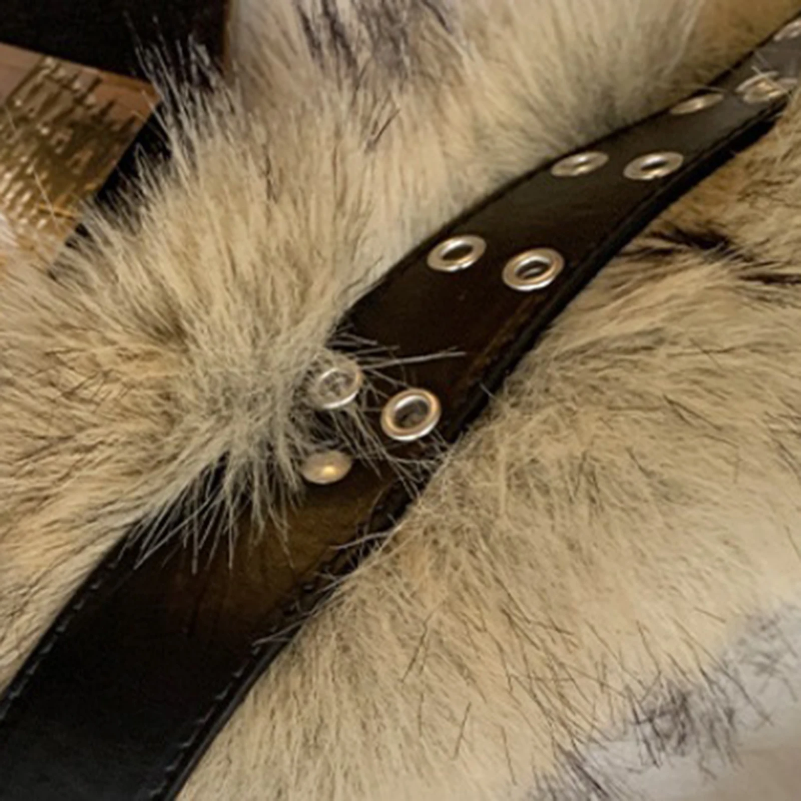 Женский пояс Y2K в готическом стиле в стиле панк со стильным декоративным меховым дизайном для повседневной жизни и вечеринки
Женский пояс Y2K в готическом стиле в стиле панк со стильным декоративным меховым дизайном для повседневной жизни и вечеринки