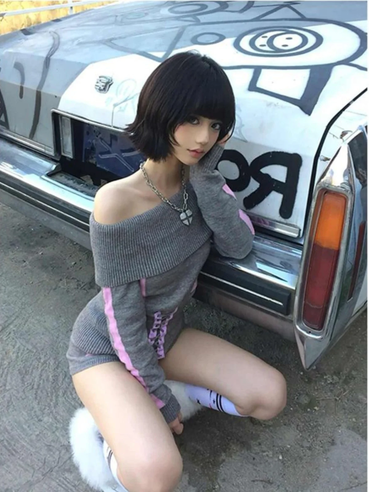 Y2K Millennium Spicy Girl Knitted Flower Grey Star Sweater Pants Set Long Sleeve Short Pants Fashionable Women's Ensemble
Y2K Millennium Spicy Girl Knitted Flower Grey Star Sweater Pants Set Long Sleeve Short Pants Fashionable Women's Ensemble
