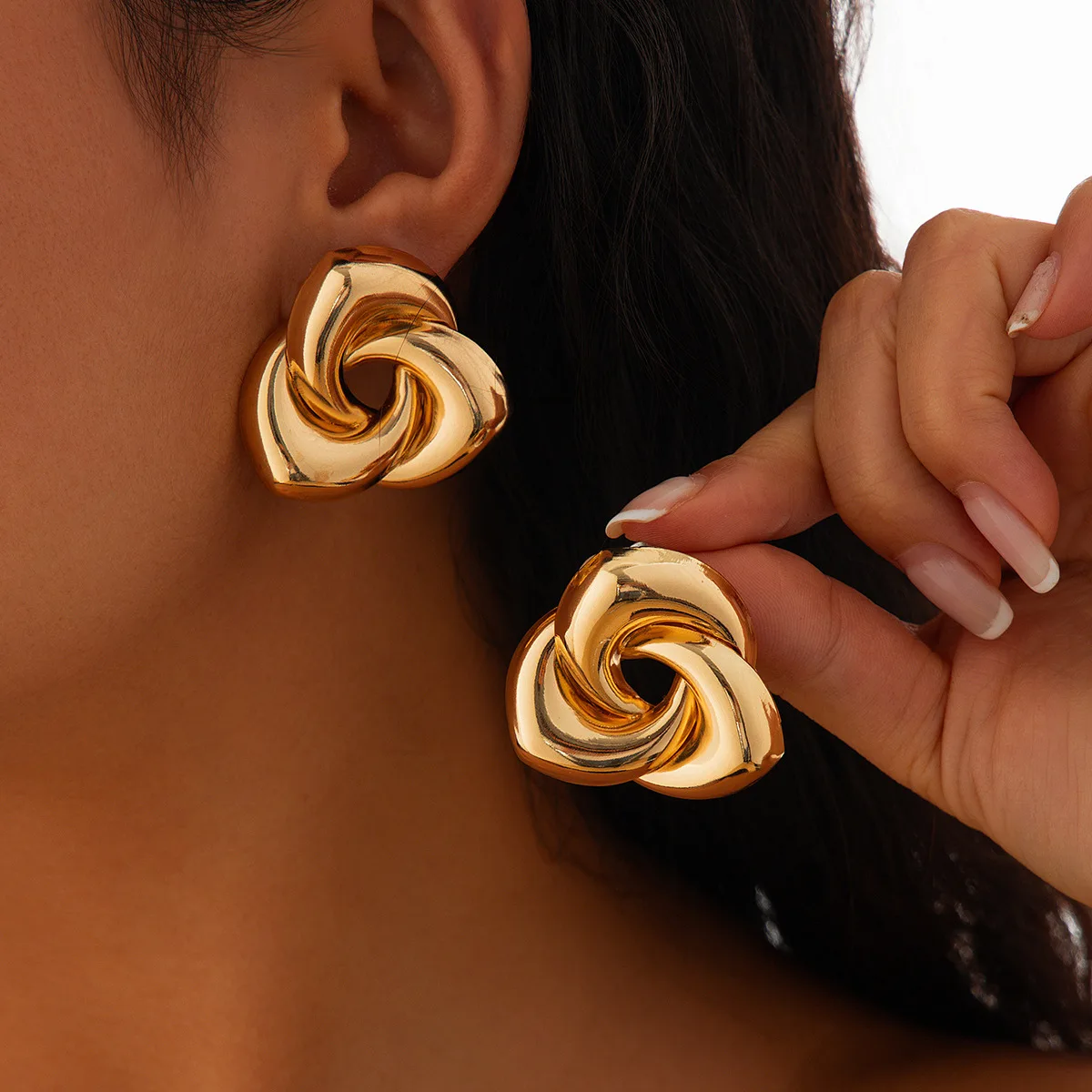 Rose Flower Stud Earrings Vintage Luxury Alloy Metal Earrings for Women Fashion Party Wedding Jewelry Gifts Trendy 2025 New
Rose Flower Stud Earrings Vintage Luxury Alloy Metal Earrings for Women Fashion Party Wedding Jewelry Gifts Trendy 2025 New
