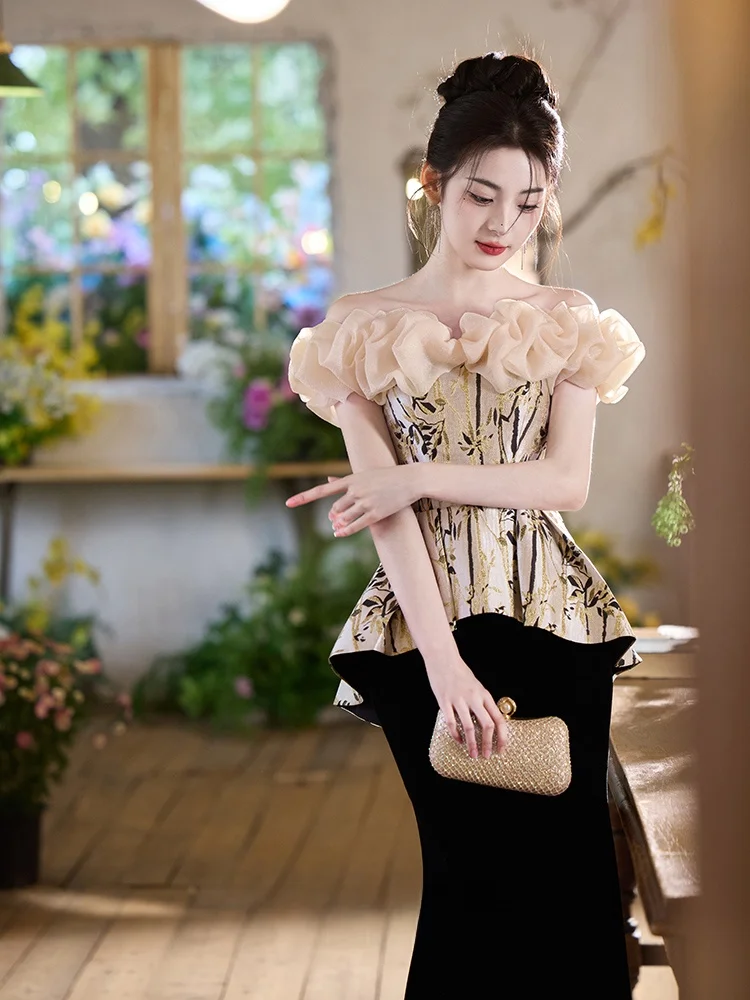 Элегантное вечернее платье с открытыми плечами, модель для женщин, красивая юбка-русалка, высококачественное, роскошное, простое в дизайне, в корейском стиле
Элегантное вечернее платье с открытыми плечами, модель для женщин, красивая юбка-русалка, высококачественное, роскошное, простое в дизайне, в корейском стиле