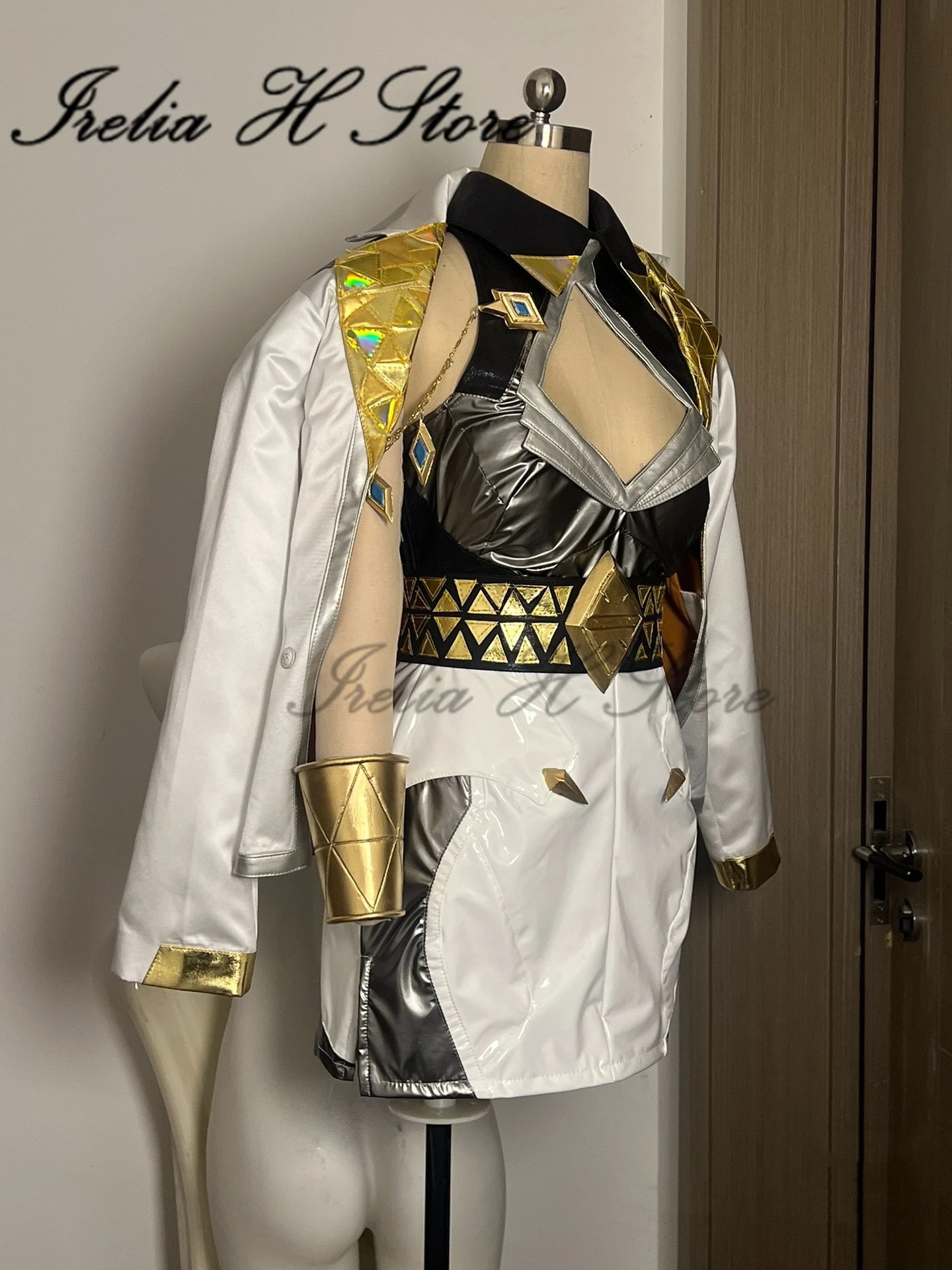 Костюм для косплея Irelia H OW Vaira Domina, женский, для Хэллоуина, игровая накидка, изготовленный на заказ по индивидуальным размерам
Костюм для косплея Irelia H OW Vaira Domina, женский, для Хэллоуина, игровая накидка, изготовленный на заказ по индивидуальным размерам