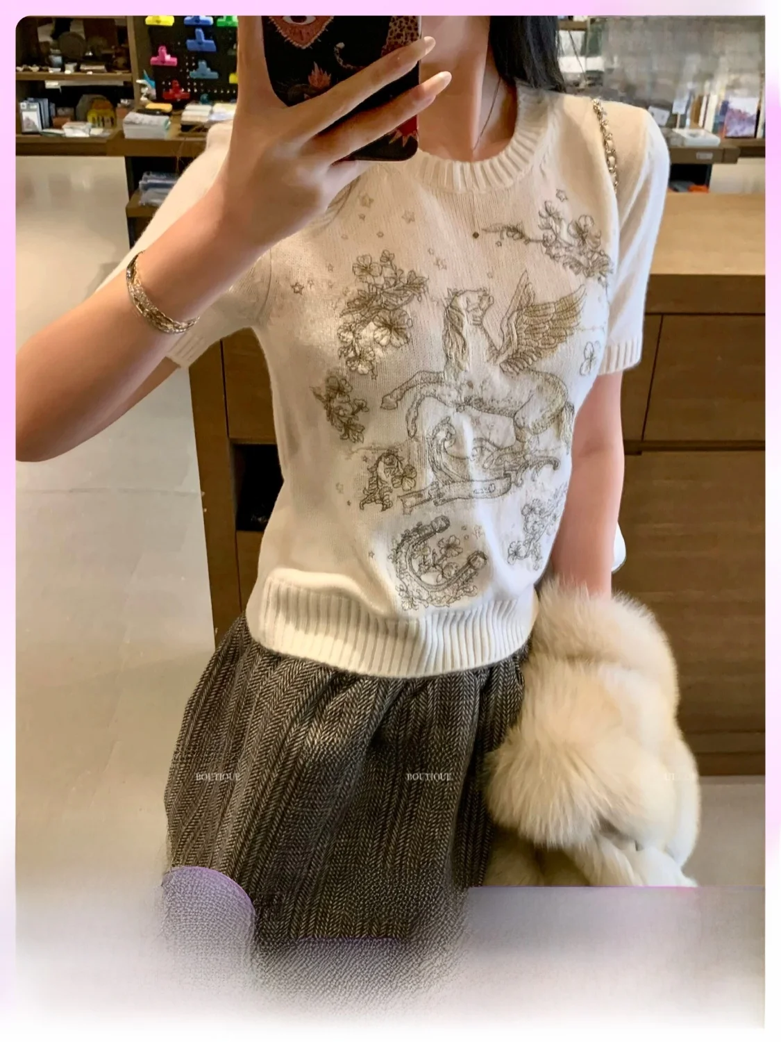 Slimming Effect Heavyweight Cashmere Embroidered Short Sleeve Knitwear Casual Style round Neck Casual Spring Fashion for Women
Slimming Effect Heavyweight Cashmere Embroidered Short Sleeve Knitwear Casual Style round Neck Casual Spring Fashion for Women