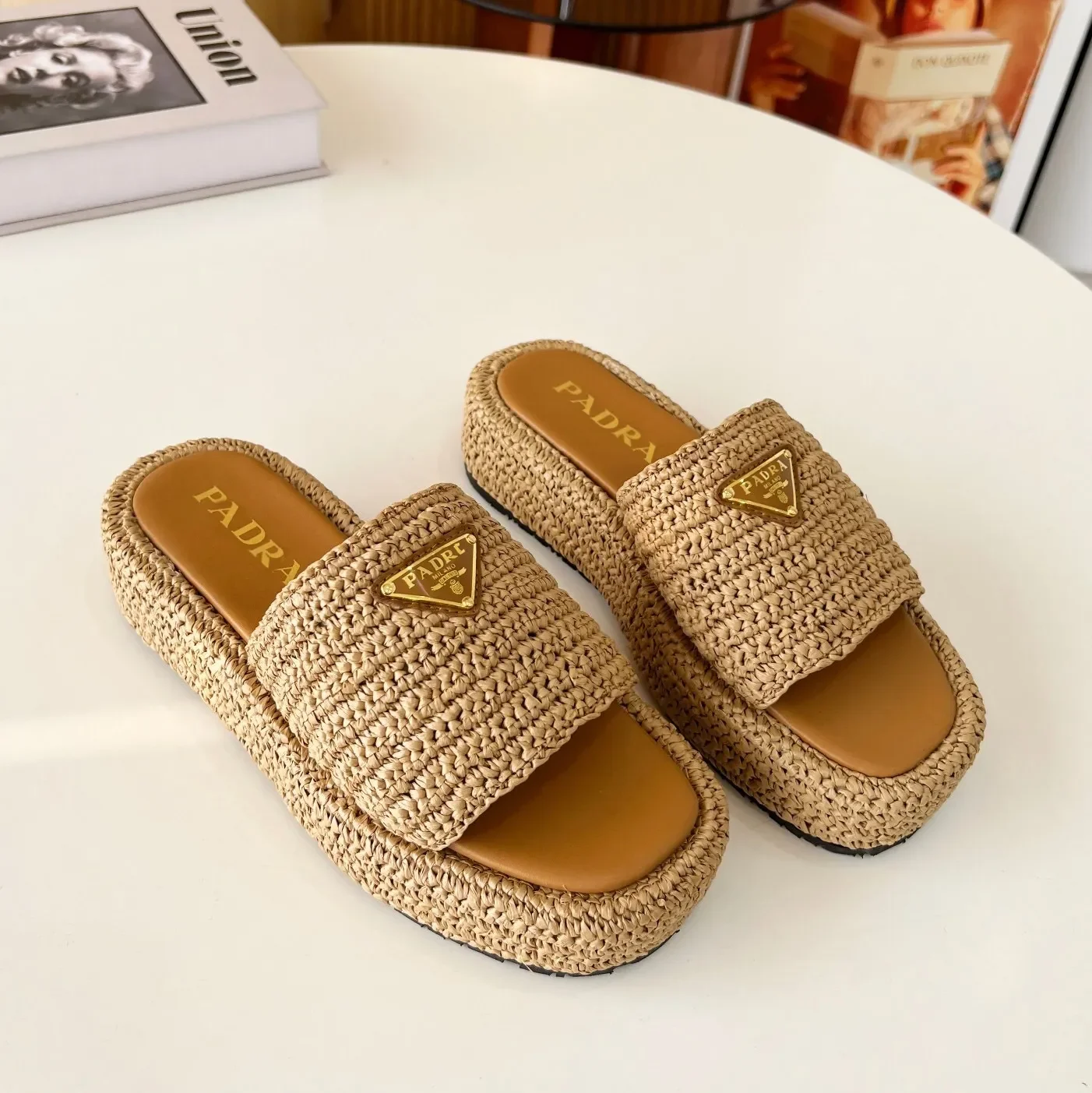 Designer shoes sandals slides designer sandals women platform slides crochet sandals buckle beach sandal designer slippers summe
Designer shoes sandals slides designer sandals women platform slides crochet sandals buckle beach sandal designer slippers summe