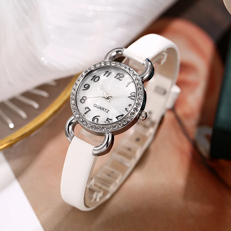 Luxury Fashion Women's Diamond Quartz Watch White Strap Sparkle Rhinestone Round Dial Ladies Wristwatch Daily Wear Nice Gift
Luxury Fashion Women's Diamond Quartz Watch White Strap Sparkle Rhinestone Round Dial Ladies Wristwatch Daily Wear Nice Gift