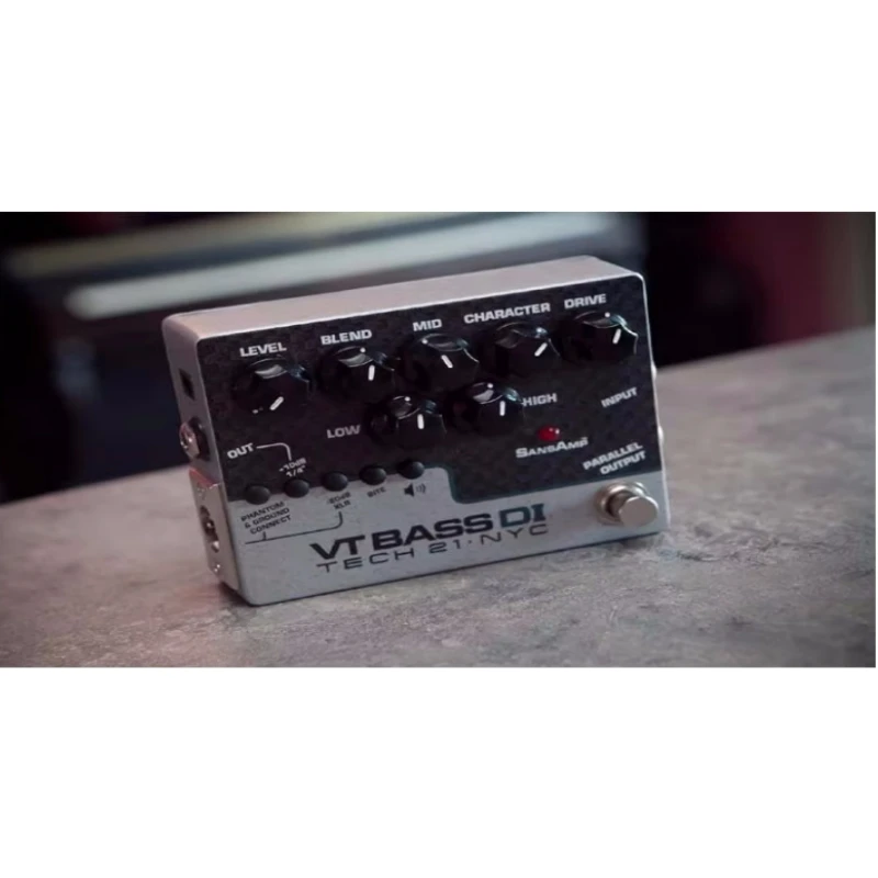 Tech 21 Vt Bass Di Multi-application Front Speaker Simulator With Three Different Outputs
Tech 21 Vt Bass Di Multi-application Front Speaker Simulator With Three Different Outputs