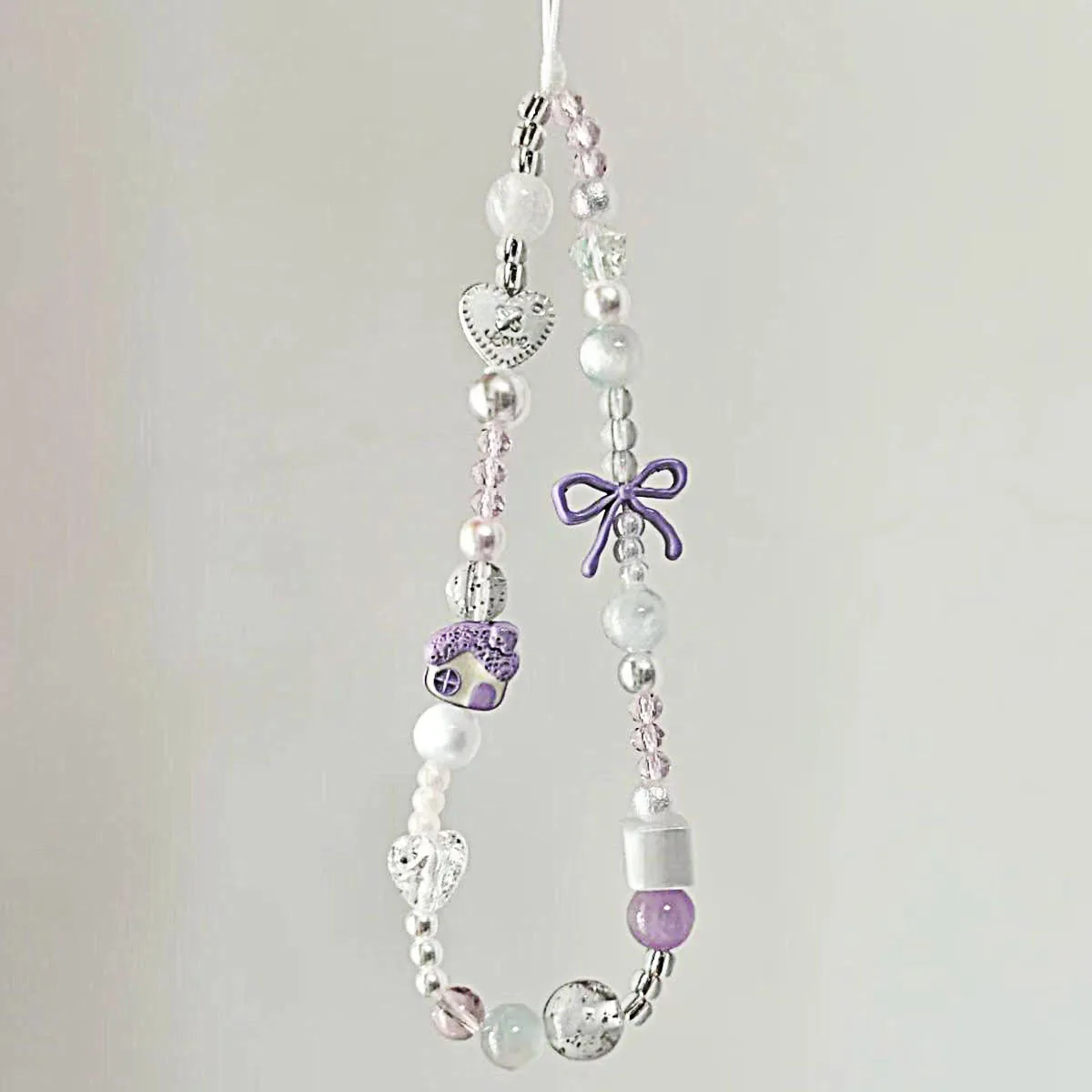 1Pc Y2K Light Purple Bow & House Decor Phone Lanyard, White Pearl Heart Phone Charm, Sweet Anti-lost Bag Pendant & Camera Orname
1Pc Y2K Light Purple Bow & House Decor Phone Lanyard, White Pearl Heart Phone Charm, Sweet Anti-lost Bag Pendant & Camera Orname