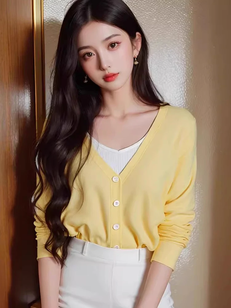 Women's Slim Fit V-Ne Knitted Sweater Coat Yellow Button Thin Outerwear Casual Sle Faion Autumn Winter Outer Layer
Women's Slim Fit V-Ne Knitted Sweater Coat Yellow Button Thin Outerwear Casual Sle Faion Autumn Winter Outer Layer