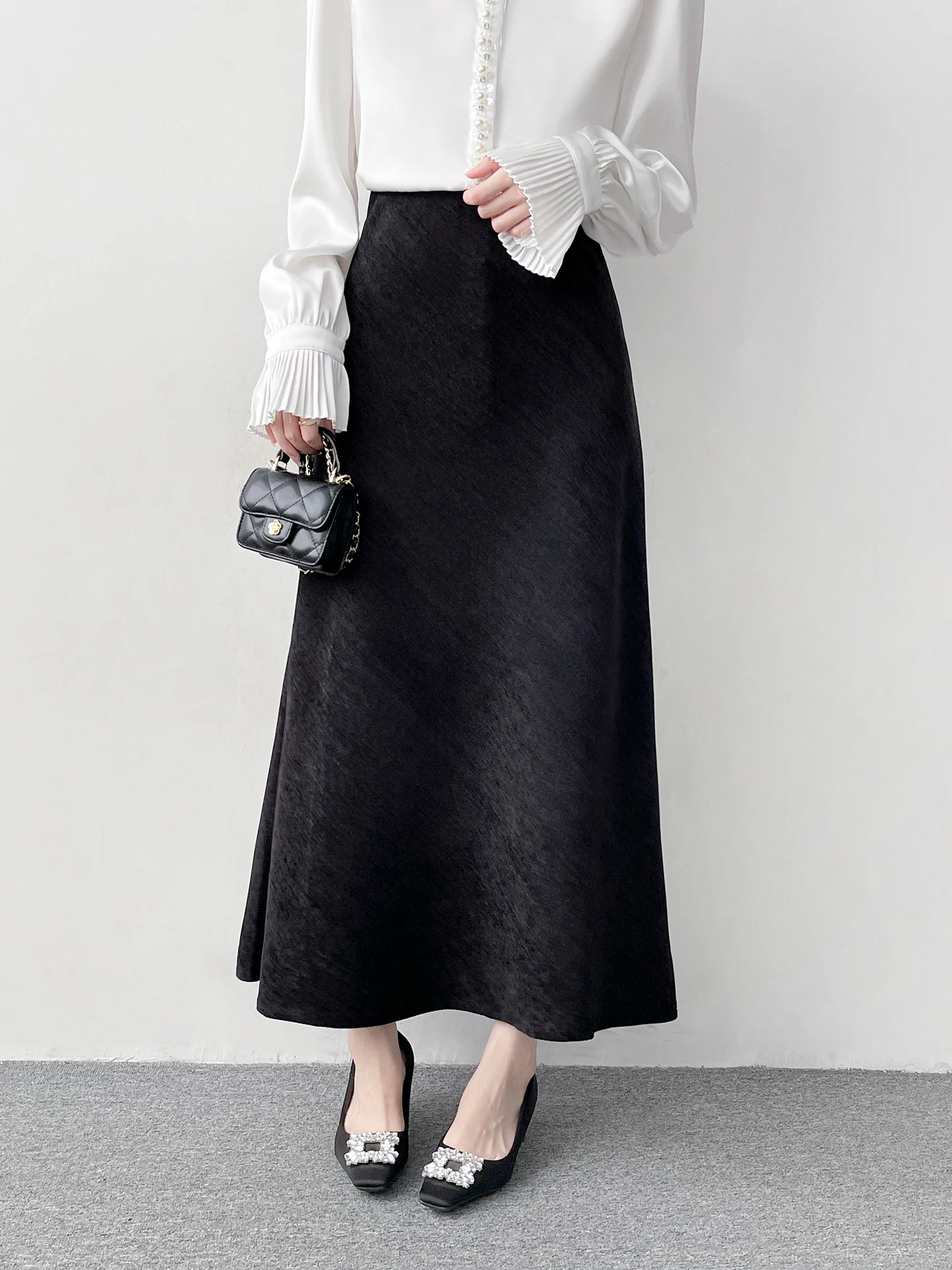 Простая черная юбка с высокой талией и эластичным поясом для женщин, удобная для повседневной носки, в корейском стиле, А-силуэт, длинная юбка
Простая черная юбка с высокой талией и эластичным поясом для женщин, удобная для повседневной носки, в корейском стиле, А-силуэт, длинная юбка