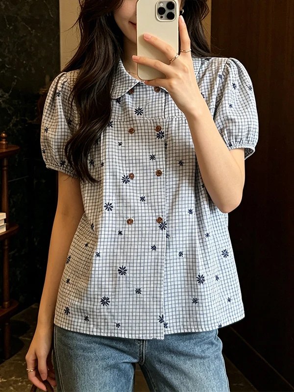 plus Size Women's Blue Plaid Doll Collar Embroidered Double Button Sweet Top Shirt Korean Style Loose Fit Short Sleeve
plus Size Women's Blue Plaid Doll Collar Embroidered Double Button Sweet Top Shirt Korean Style Loose Fit Short Sleeve