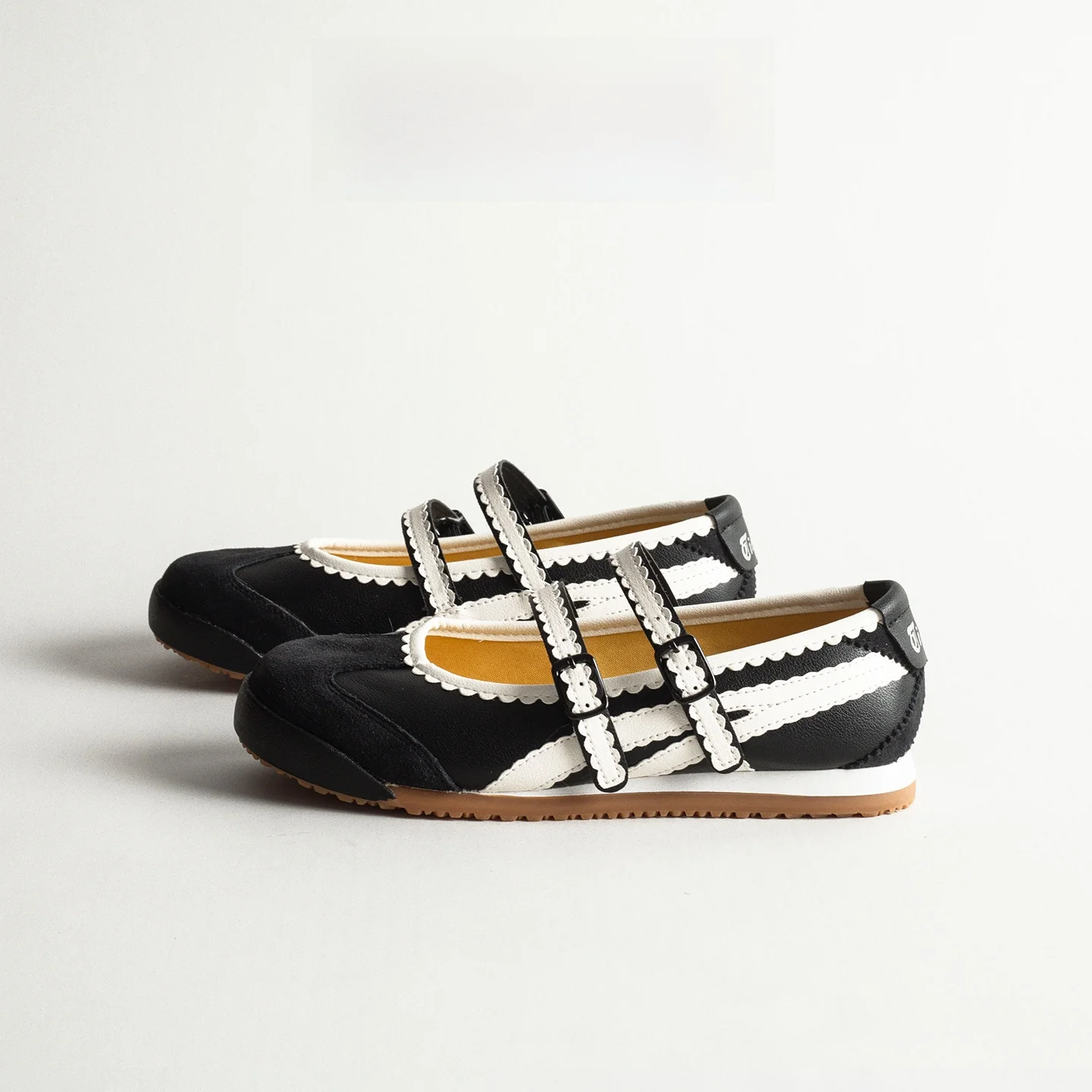 Leather Ballet Flats Women's Casual Sport Shoes Flat Bottom Mary Jane Single Shoes Spring Season Color Block Style Korean Ver...
Leather Ballet Flats Women's Casual Sport Shoes Flat Bottom Mary Jane Single Shoes Spring Season Color Block Style Korean Ver...