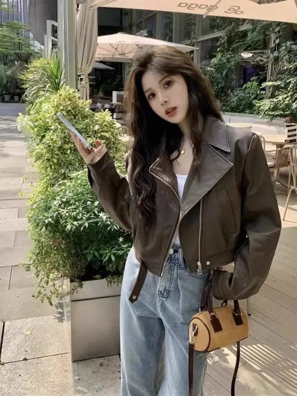 Ретро-куртка из искусственной кожи для женщин, модная, универсальная, приталенная, весна 2026, новинка, для повседневной носки, ветрозащитная, с воротником-стойкой
Ретро-куртка из искусственной кожи для женщин, модная, универсальная, приталенная, весна 2026, новинка, для повседневной носки, ветрозащитная, с воротником-стойкой