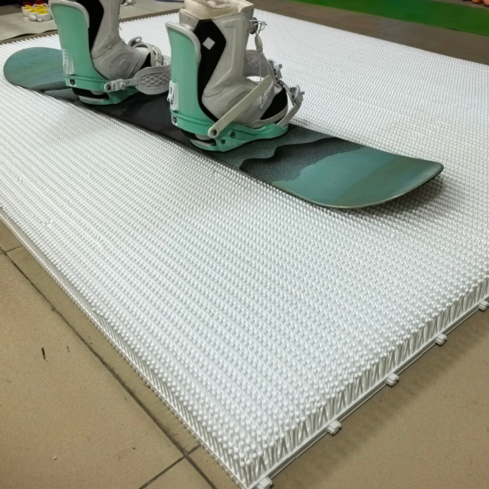 High Density Plastic Ski Mat White Modular Pad for Indoor Dryland Skiing and Balance Improvement
High Density Plastic Ski Mat White Modular Pad for Indoor Dryland Skiing and Balance Improvement