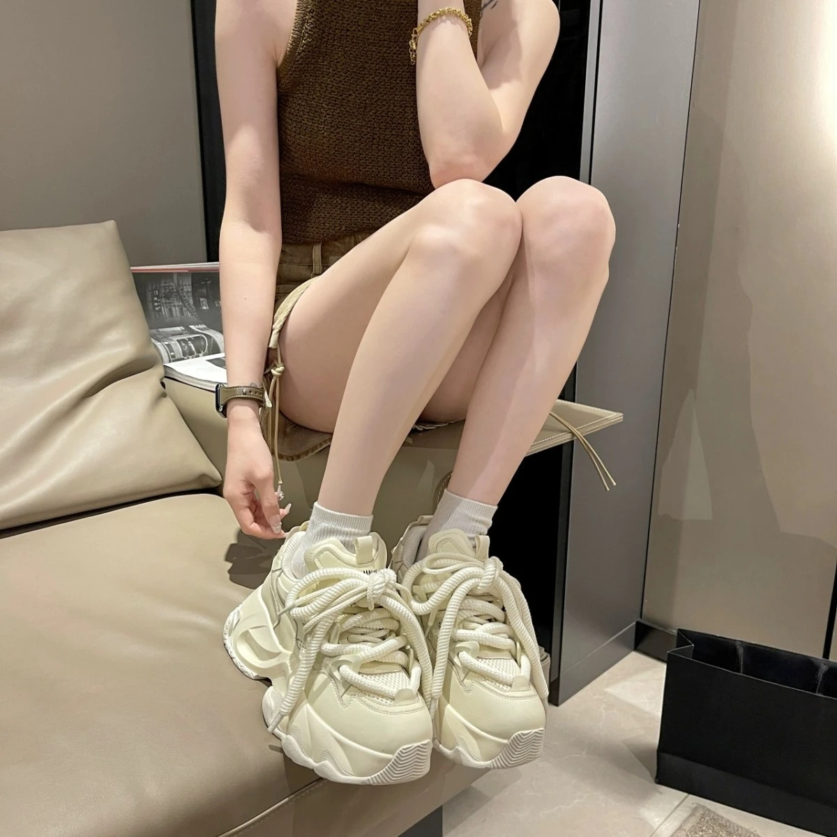 2026 Spring Hot New Women Niche Original White Shoes Athletic Casual Skate Sneakers Trendy
2026 Spring Hot New Women Niche Original White Shoes Athletic Casual Skate Sneakers Trendy