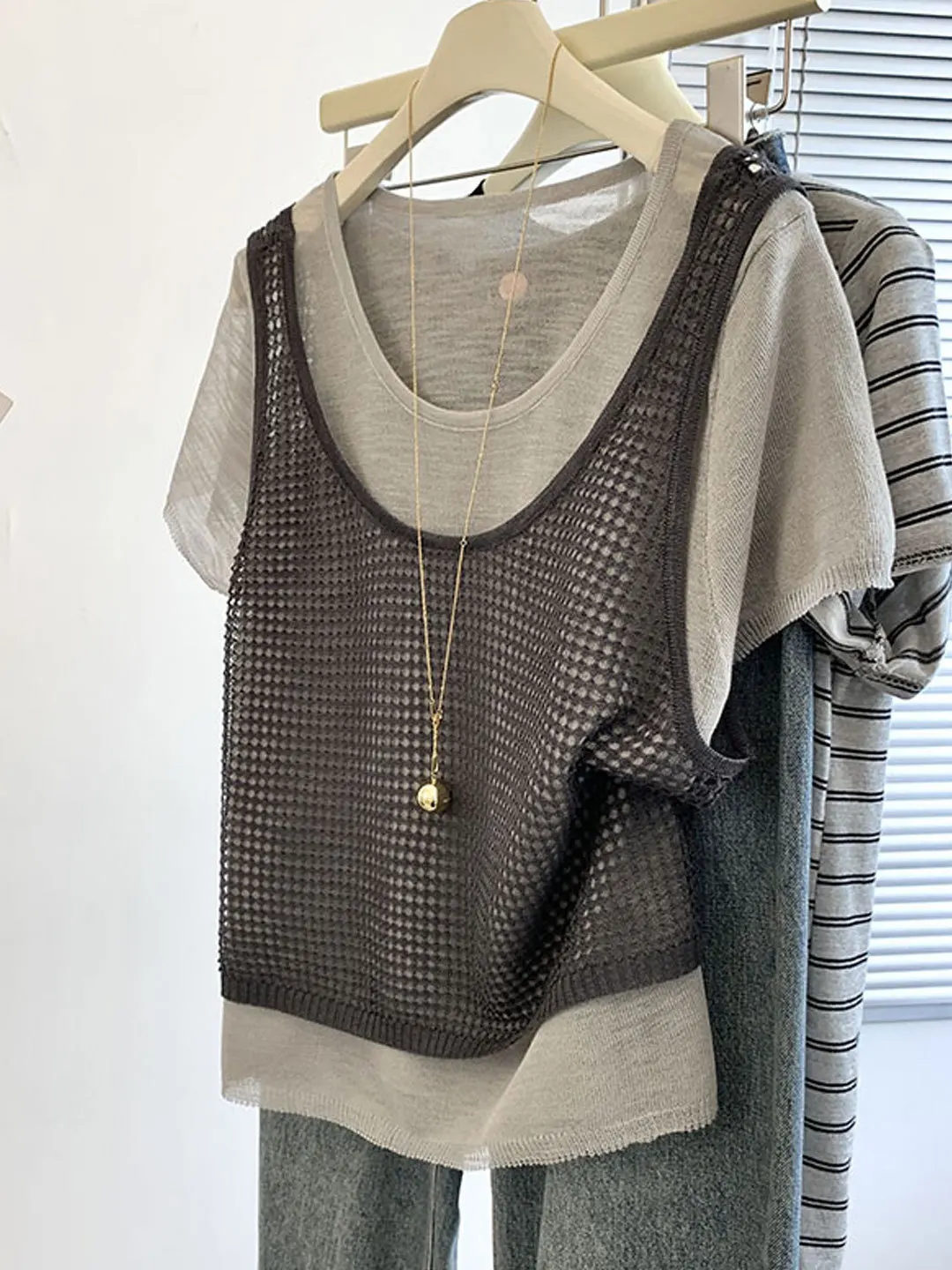 Women's Hollow out Tank Top Short Sleeve Two Piece Set Summer New Style Casual Fashion Ensemble Hollow out Vest Layered Wear
Women's Hollow out Tank Top Short Sleeve Two Piece Set Summer New Style Casual Fashion Ensemble Hollow out Vest Layered Wear