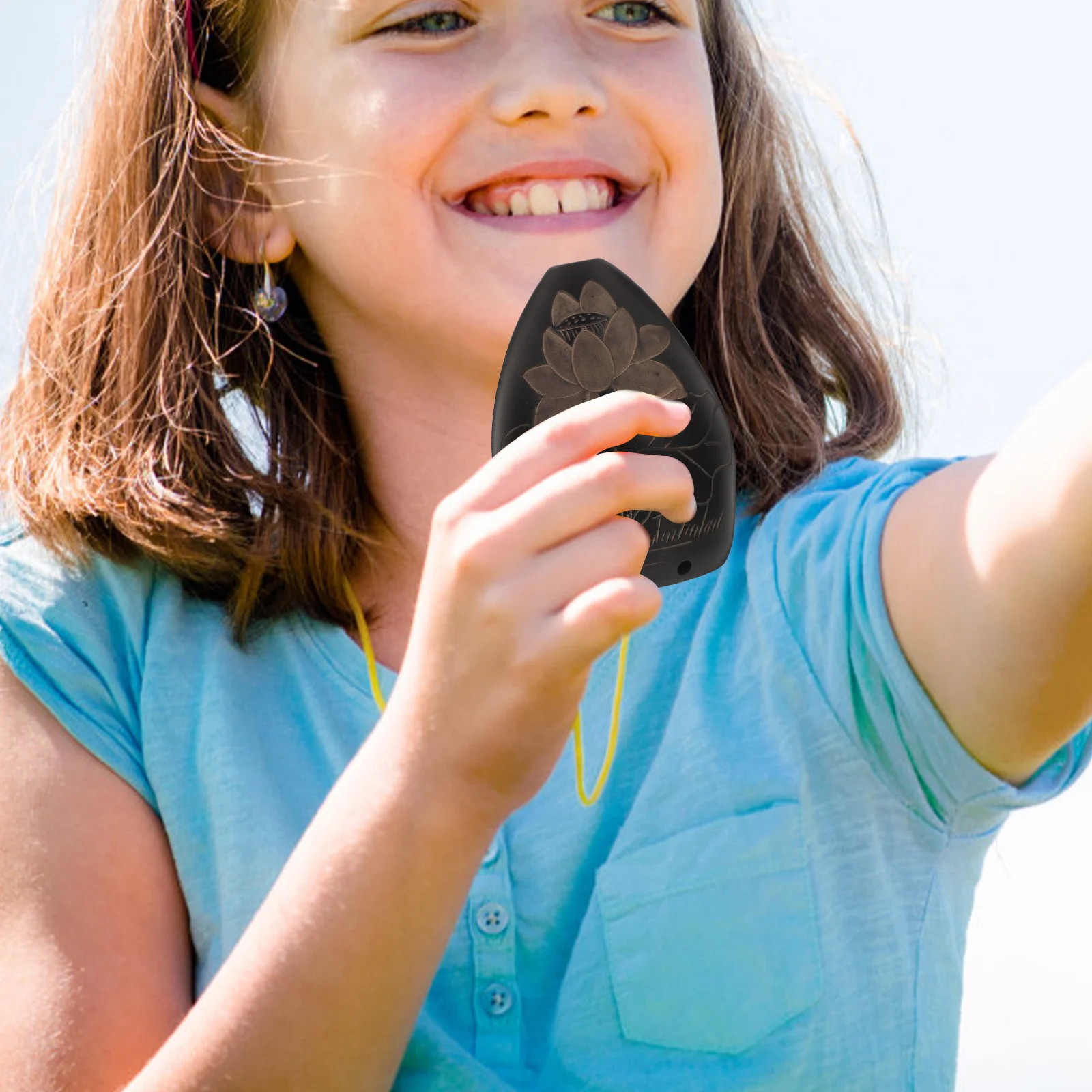 1Pcs Portable 8 Hole Ocarina Pottery Made Small Exquisite Ethereal Sound Ideal for Beginners Kids Birthday Present
1Pcs Portable 8 Hole Ocarina Pottery Made Small Exquisite Ethereal Sound Ideal for Beginners Kids Birthday Present