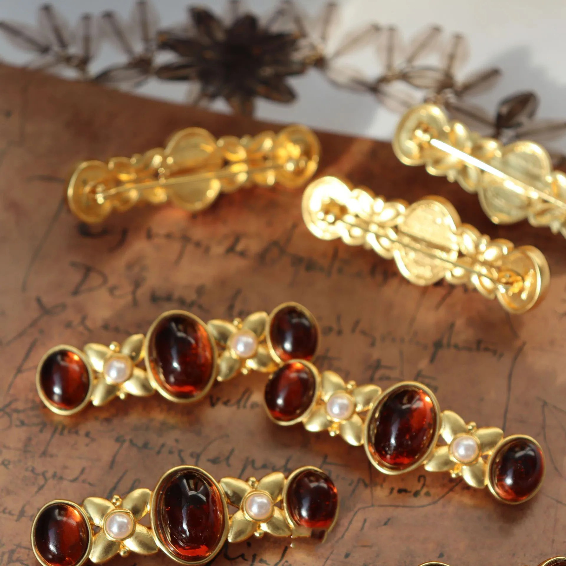 Vintage Natural Red Stone Pearl Brooches For Women Jewelry Runway Party T Show Fancy Trendy Boho INS Japan
Vintage Natural Red Stone Pearl Brooches For Women Jewelry Runway Party T Show Fancy Trendy Boho INS Japan