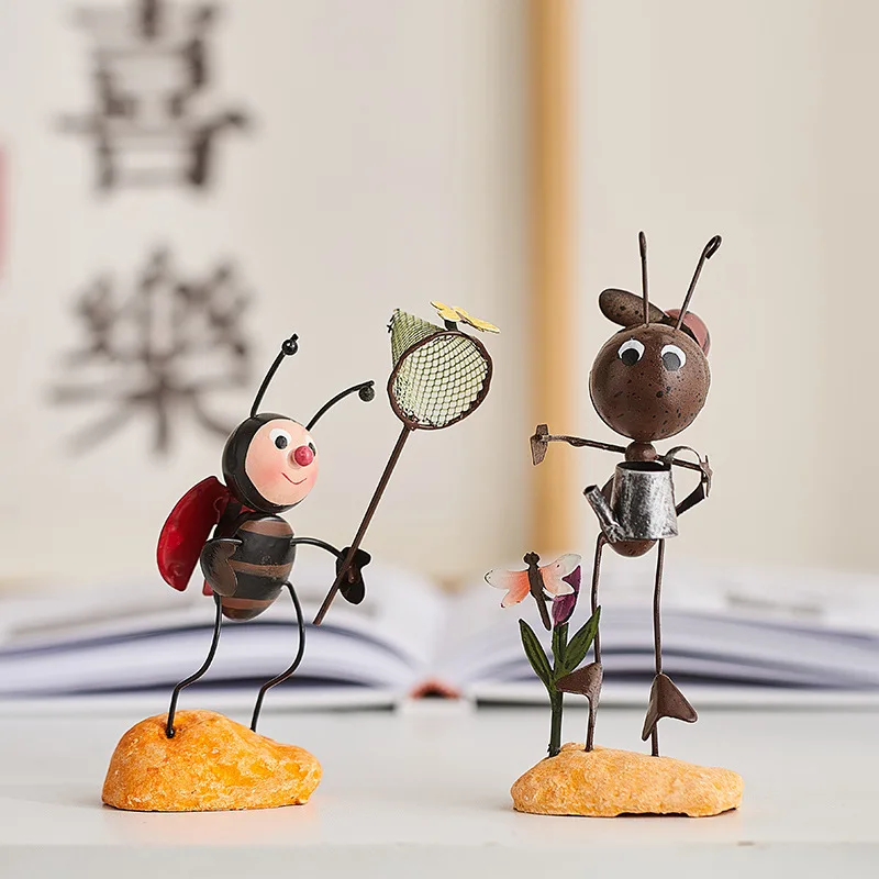 Cute Metal Ant Figurines Creative Insect Ornaments Handmade Iron Art Desktop Decor Office Living Room Decoration Christmas Gift
Cute Metal Ant Figurines Creative Insect Ornaments Handmade Iron Art Desktop Decor Office Living Room Decoration Christmas Gift