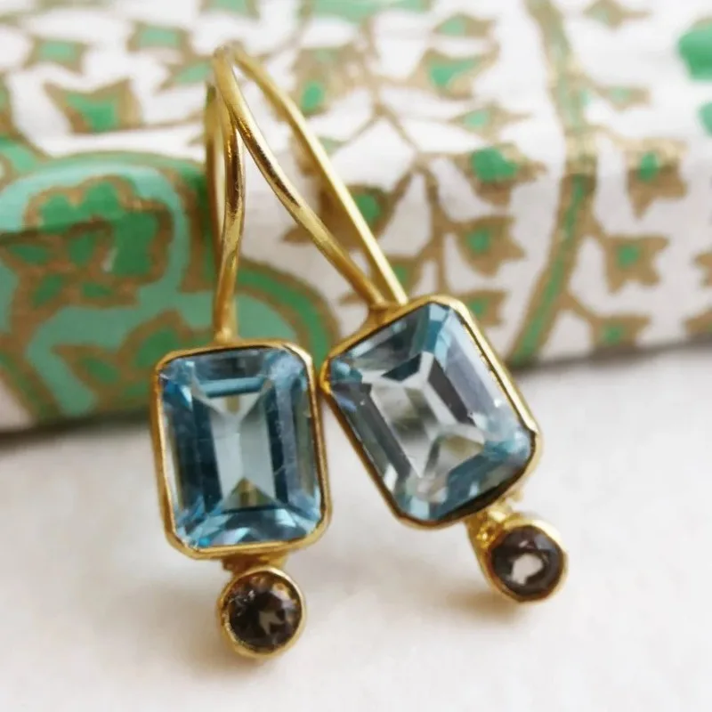 New retro fashion creative women's earrings, trendy earring, light luxury high-end accessories
New retro fashion creative women's earrings, trendy earring, light luxury high-end accessories