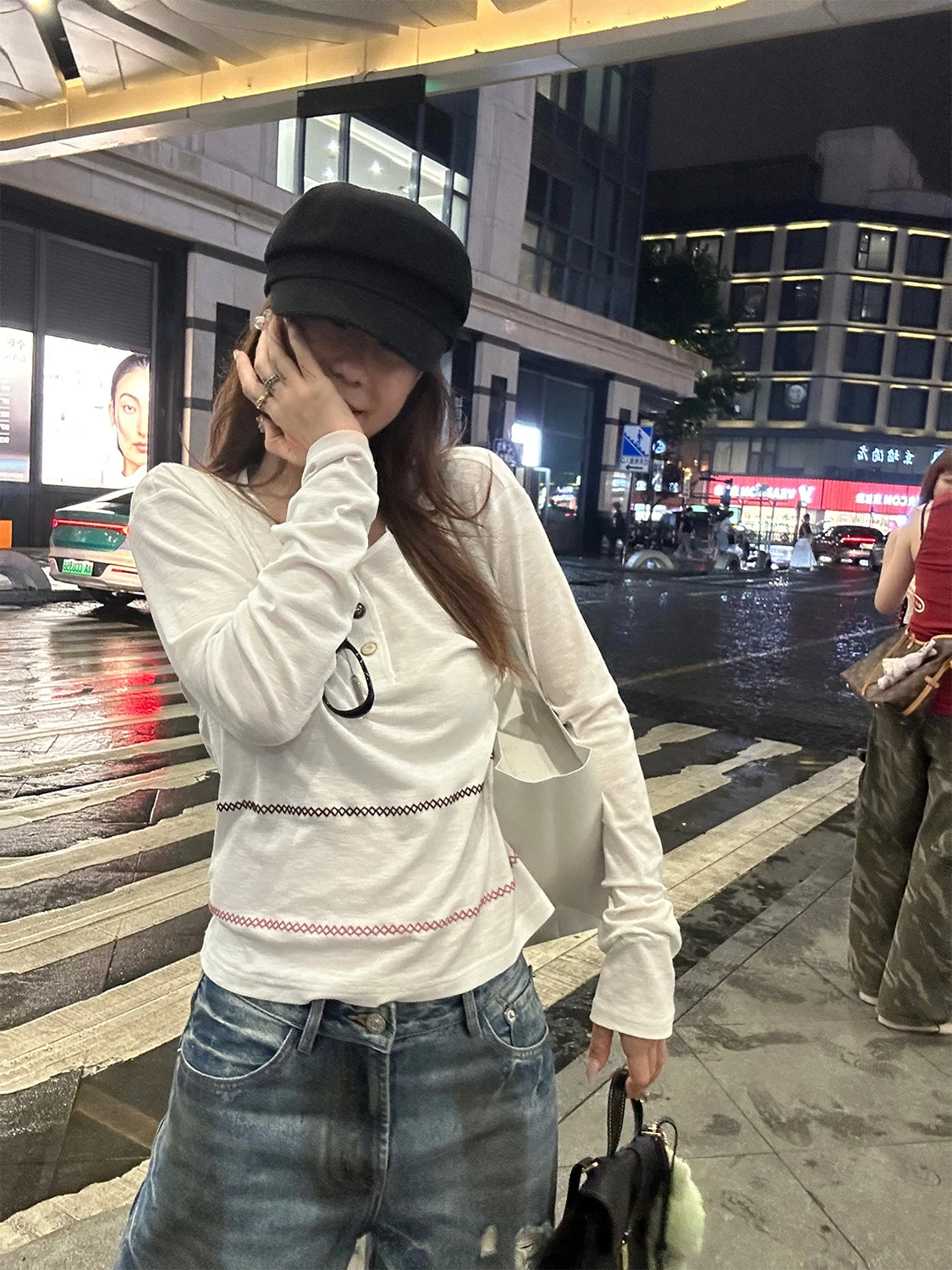 Летний приталенный топ D YANGJUN из тонкой ткани Tianma, белый, с круглым вырезом
Летний приталенный топ D YANGJUN из тонкой ткани Tianma, белый, с круглым вырезом