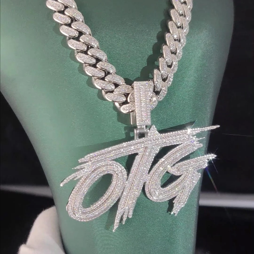 Hip Hop Personalized Custom Letter Made of Copper and Moissanite 18K White Gold-Plated,With 12MM Cuban Necklace,Banquet Gift
Hip Hop Personalized Custom Letter Made of Copper and Moissanite 18K White Gold-Plated,With 12MM Cuban Necklace,Banquet Gift