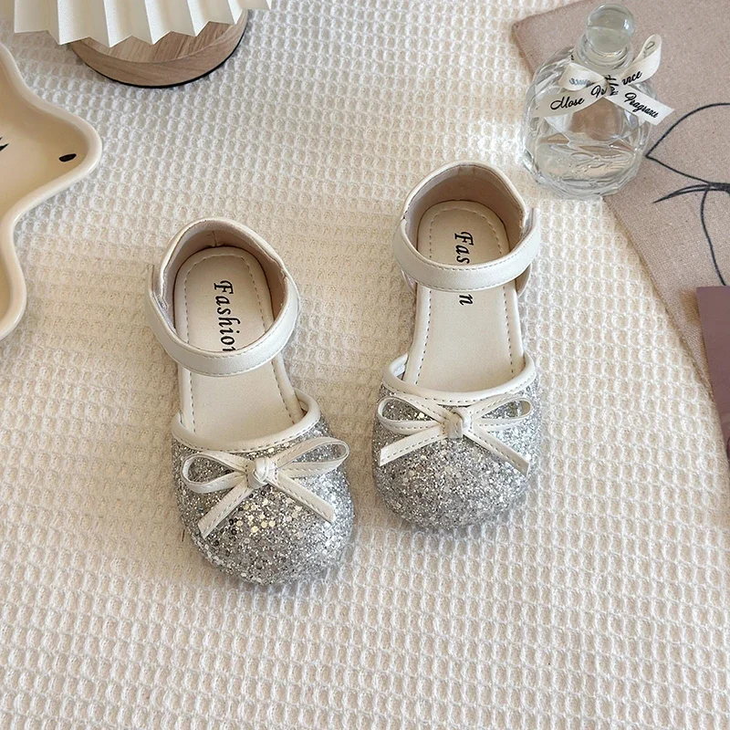 2025 Children Leather Shoes for Girls Summer New Fashion Korean Style Soft Bottom Anti-slippery Versatile Princess Dress Sandals
2025 Children Leather Shoes for Girls Summer New Fashion Korean Style Soft Bottom Anti-slippery Versatile Princess Dress Sandals