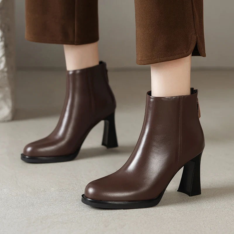 Новинка 2023 года, женские ботинки на платформе, модные современные ботинки из натуральной кожи с круглым носком, обувь на высоком каблуке 9 см 
Новинка 2023 года, женские ботинки на платформе, модные современные ботинки из натуральной кожи с круглым носком, обувь на высоком каблуке 9 см