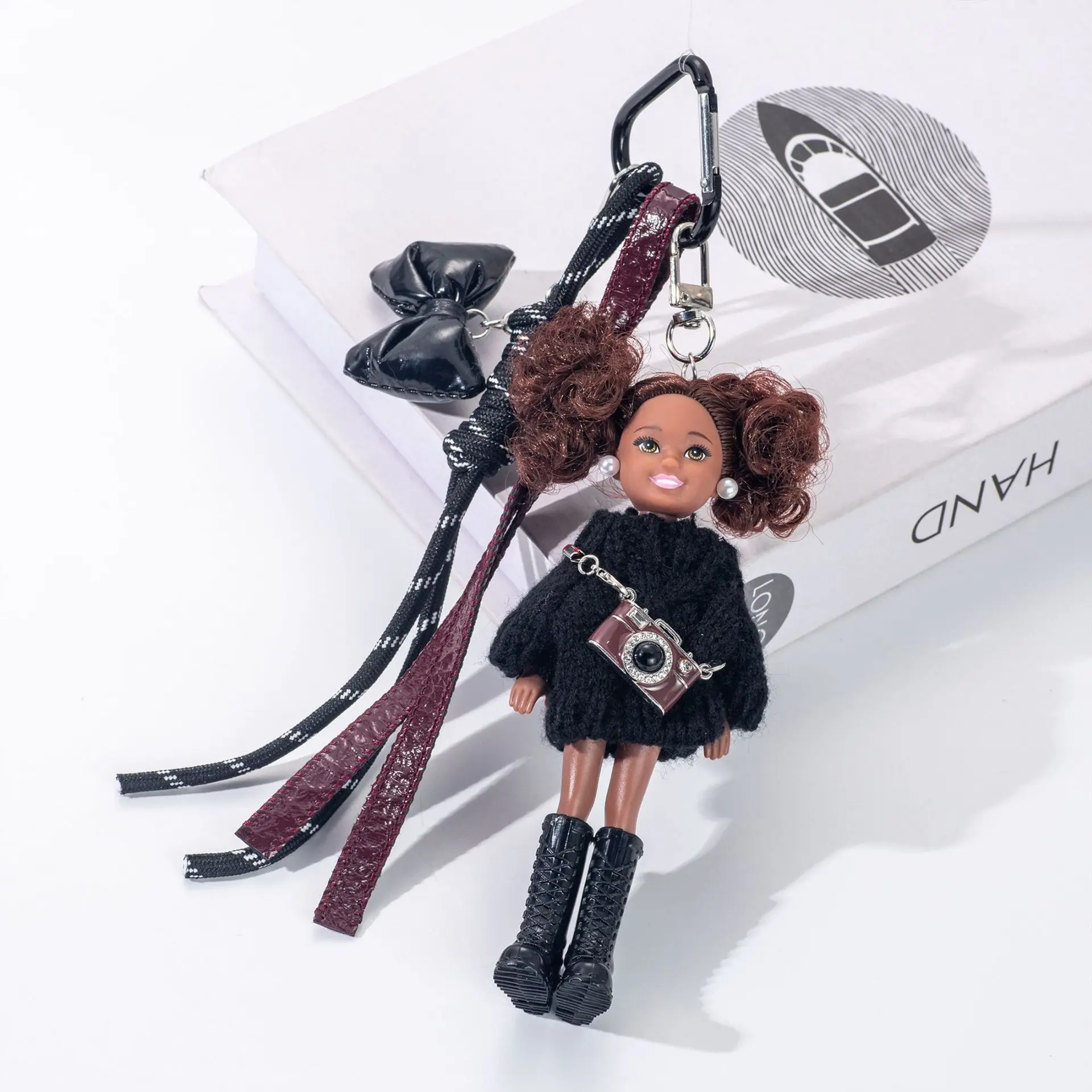 INS африканская черная кожа для девочек, кукла-принцесса, брелок, кулон, модный свитер с бантом, изысканный брелок, милая крутая кукла, подарок на день рождения
INS африканская черная кожа для девочек, кукла-принцесса, брелок, кулон, модный свитер с бантом, изысканный брелок, милая крутая кукла, подарок на день рождения