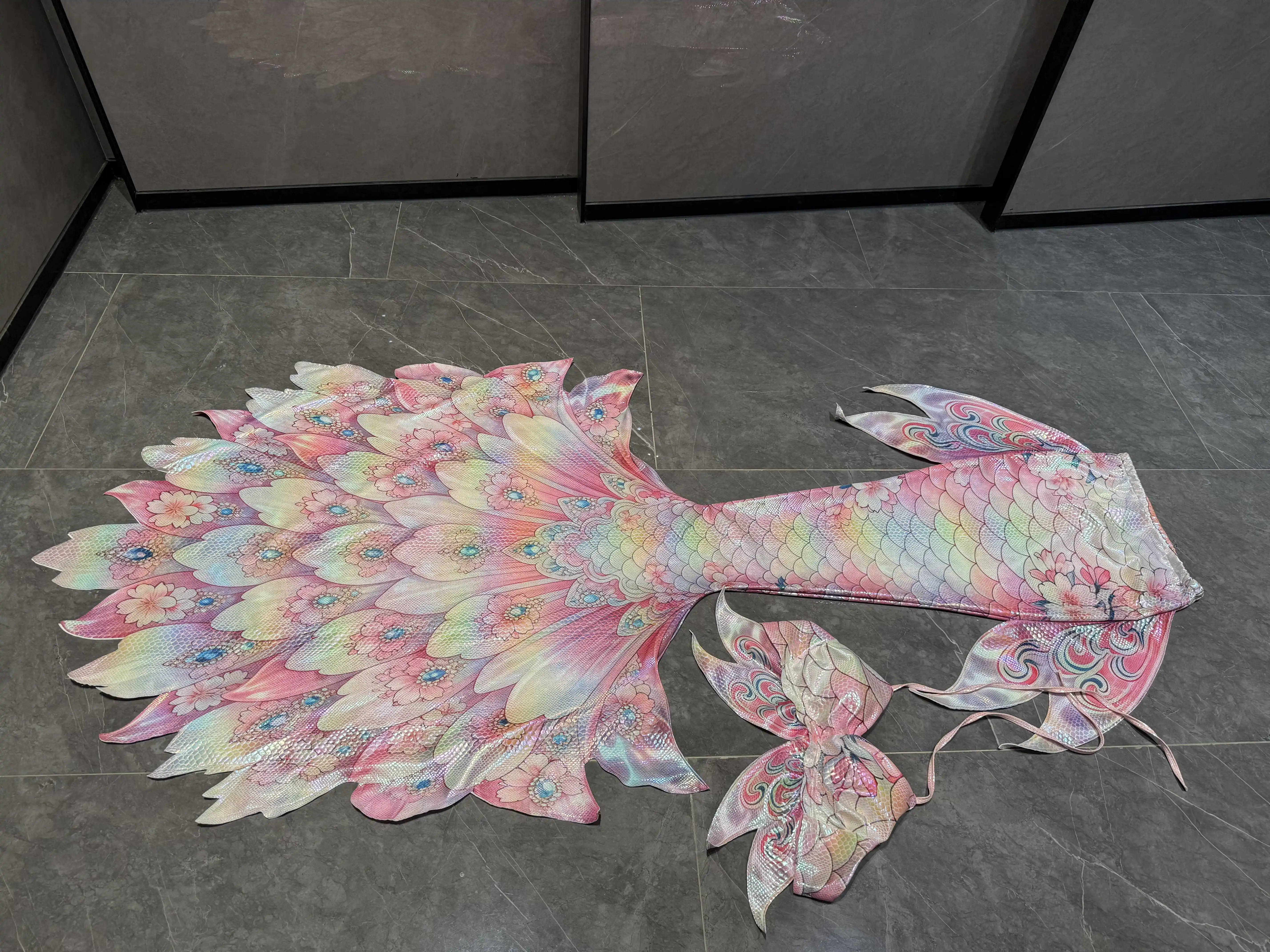 Hot Selling Gold Foil Floating Yarn Mermaid Tail Fish Tail Fish Skin Aquarium Shooting Performance Suit Swimsuit Beach Diving
Hot Selling Gold Foil Floating Yarn Mermaid Tail Fish Tail Fish Skin Aquarium Shooting Performance Suit Swimsuit Beach Diving