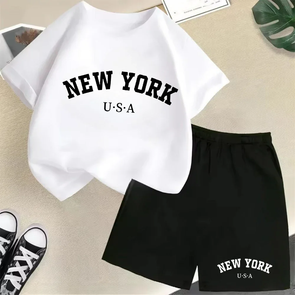 New York letter pattern boy and girl T-shirt+shorts 2-piece set
New York letter pattern boy and girl T-shirt+shorts 2-piece set