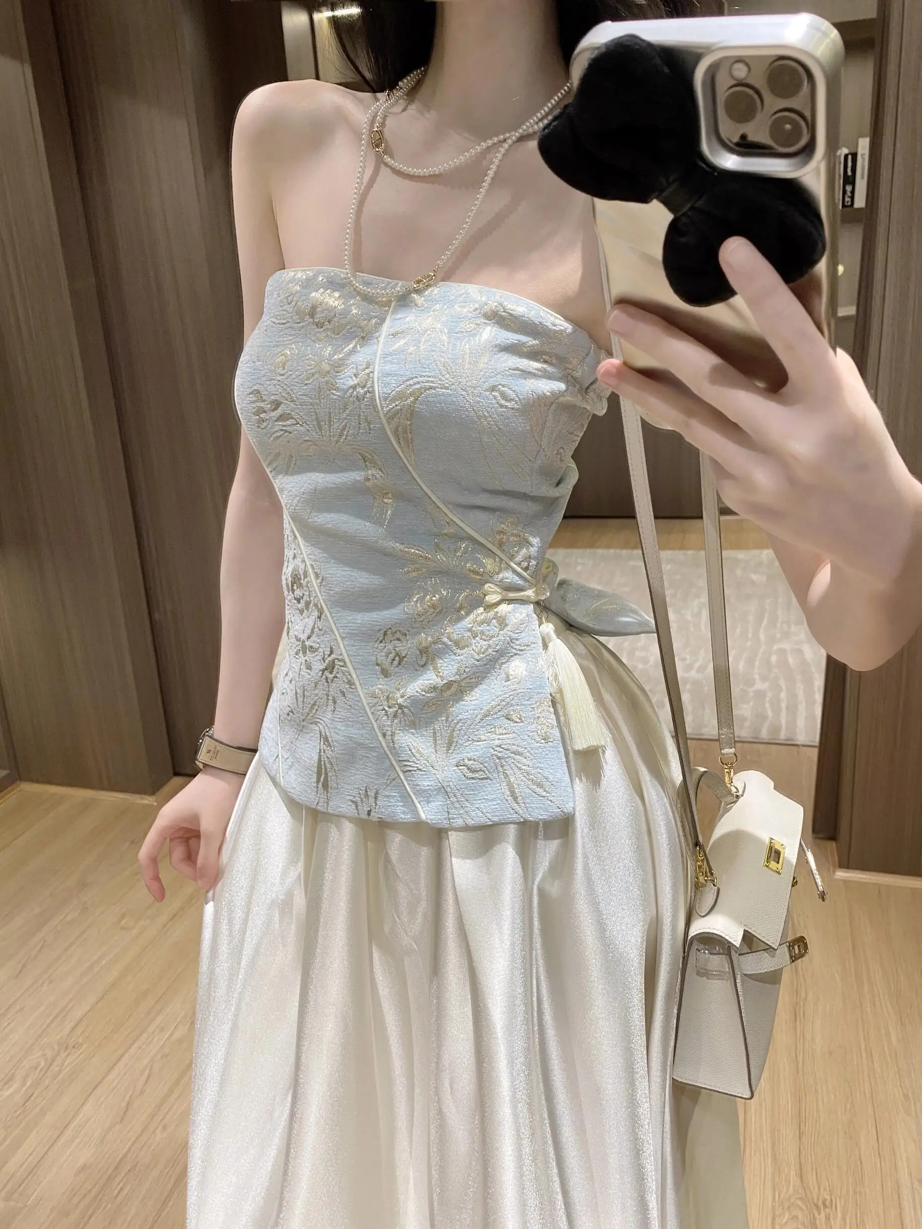 Yangmeiwen, китайский топ без рукавов, женская верхняя одежда, укороченный топ с крест-накрест и вышивкой, летняя модная повседневная одежда
Yangmeiwen, китайский топ без рукавов, женская верхняя одежда, укороченный топ с крест-накрест и вышивкой, летняя модная повседневная одежда