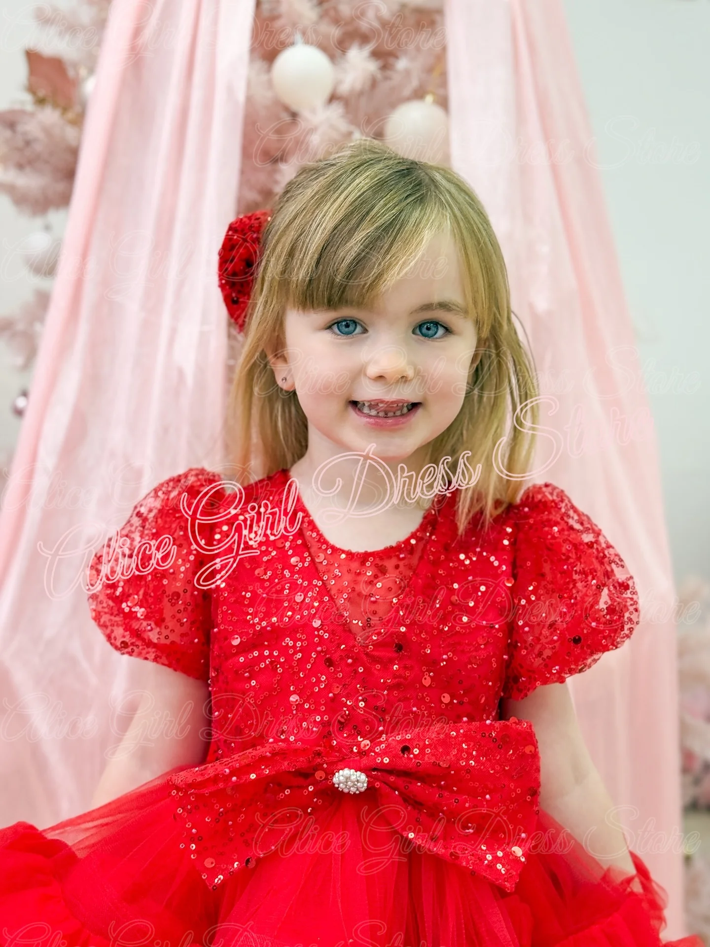 Customized Red Flower Girls Dresses for Wedding with Bow Sequins Knee Length Girl Pageant Dress with Bow Party Birthday Gowns
Customized Red Flower Girls Dresses for Wedding with Bow Sequins Knee Length Girl Pageant Dress with Bow Party Birthday Gowns