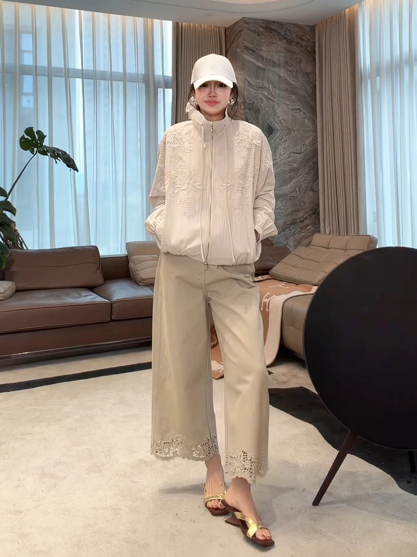 Lao Yang's Personal Style ME Floral Shadow Heavy Work Embroidery Spring New Women's Short Outerwear Casual Straight Cut Polye...
Lao Yang's Personal Style ME Floral Shadow Heavy Work Embroidery Spring New Women's Short Outerwear Casual Straight Cut Polye...