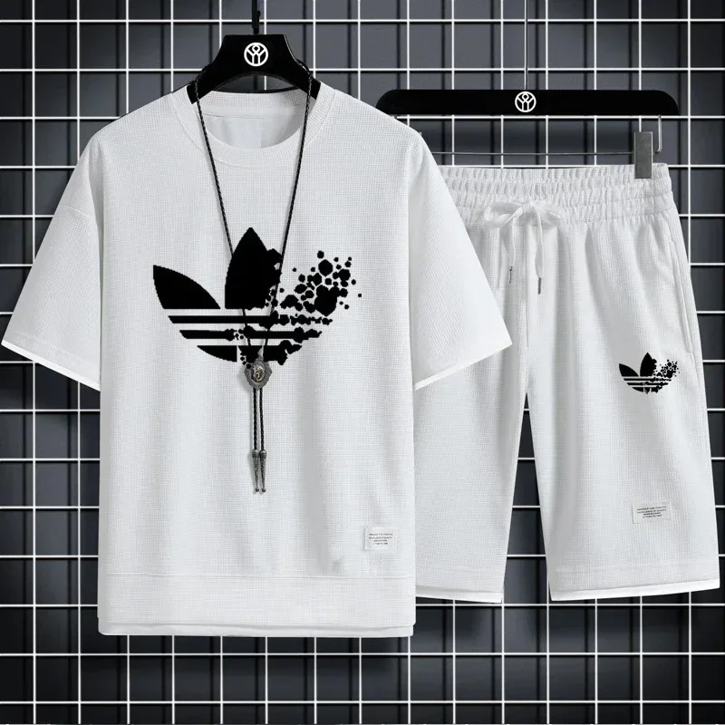 fashion men's breathable T-shirt + jogging shorts two-piece outdoor basketball training men's casual sportwear set
fashion men's breathable T-shirt + jogging shorts two-piece outdoor basketball training men's casual sportwear set