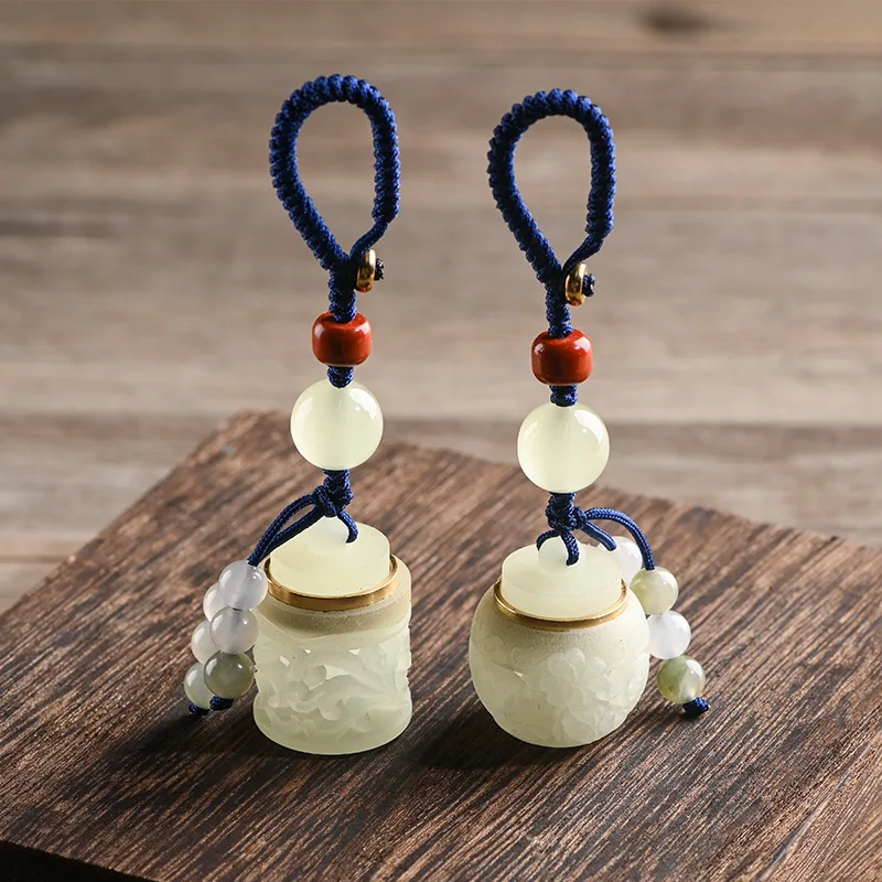 Natural Luminous Stone Hollowed Out Portable Box Iceberg Emerald Spiral Mouth Lotus High-end Keychain Handcrafted Ethnic Gifts
Natural Luminous Stone Hollowed Out Portable Box Iceberg Emerald Spiral Mouth Lotus High-end Keychain Handcrafted Ethnic Gifts