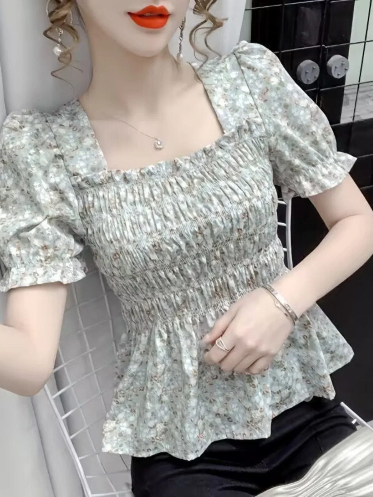 Summer Design Sweet Versatile Square Collar Wood Grain Small Flower Print Chiffon Overhead Short Sleeve Women's Top
Summer Design Sweet Versatile Square Collar Wood Grain Small Flower Print Chiffon Overhead Short Sleeve Women's Top