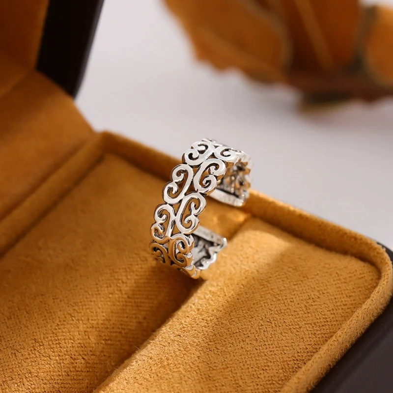 Хит продаж, новое кольцо из стерлингового серебра 925 пробы с резным полым благоприятным облаком, красивое модное и простое ювелирное изделие JZ218
Хит продаж, новое кольцо из стерлингового серебра 925 пробы с резным полым благоприятным облаком, красивое модное и простое ювелирное изделие JZ218