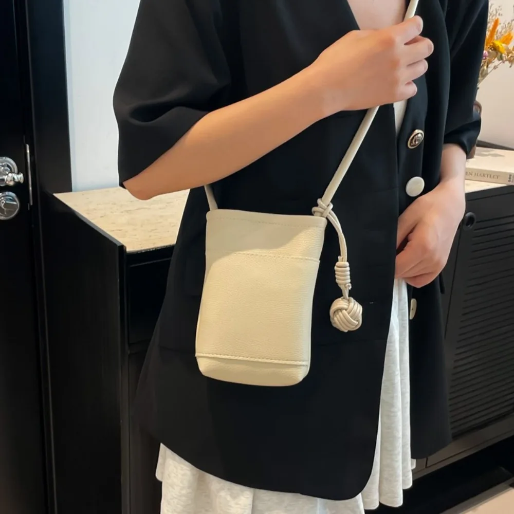 Fashion PU Leather Crossbody Bag Small Size Solid Color Shoulder Bag Delicate Lightweight Cell Phone Bag for Daily Use
Fashion PU Leather Crossbody Bag Small Size Solid Color Shoulder Bag Delicate Lightweight Cell Phone Bag for Daily Use